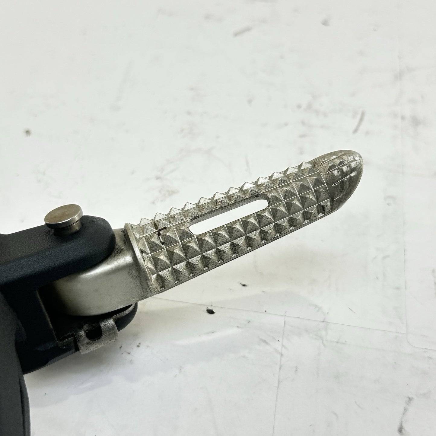 2013 - 2017 TRIUMPH DAYTONA 675R PASSENGER PEGS REAR FOOT REST LEFT RIGHT SET