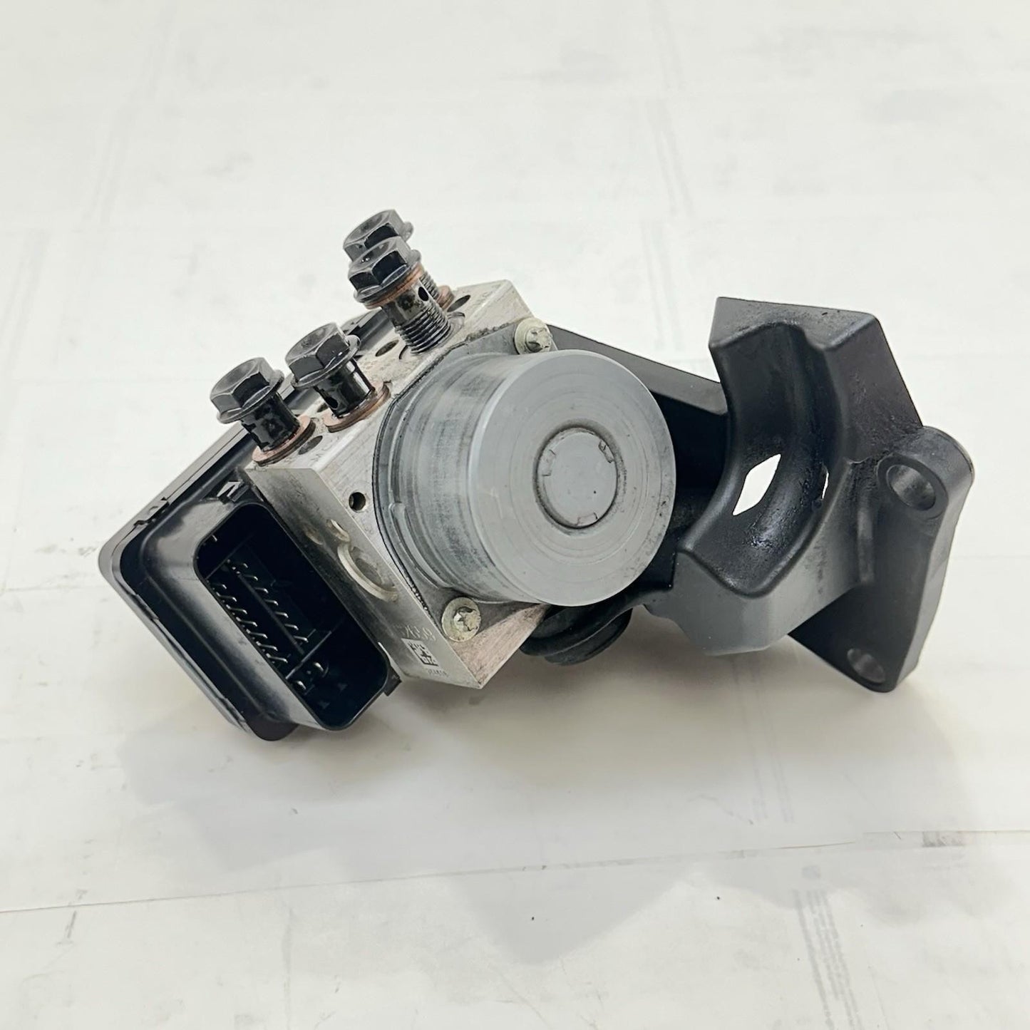 2016 - 2019 DUCATI 959 PANIGALE ABS PUMP BRAKE SYSTEM BRACKET MOUNT BOLTS
