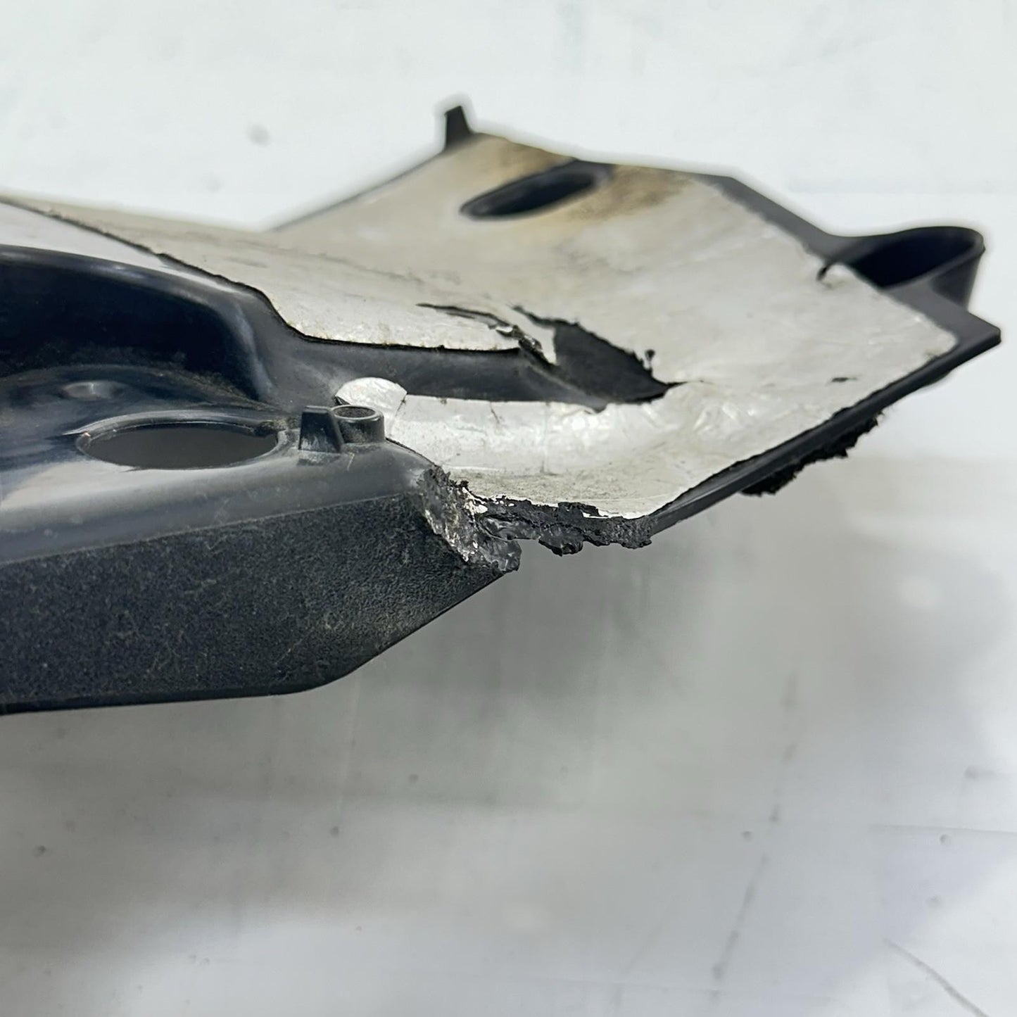 2009 - 2014 YAMAHA YZF R1 REAR UNDERTAIL PLASTIC BOX BATTERY TRAY HOLDER BLACK