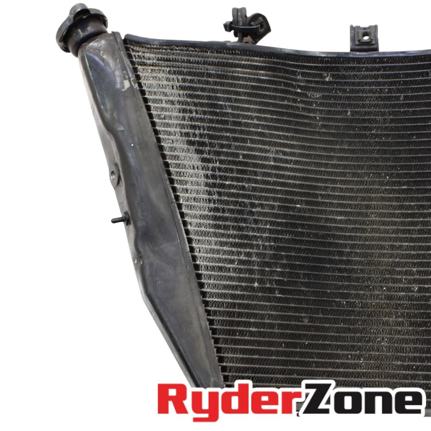 2009 - 2016 SUZUKI GSXR 1000 RADIADOR ENFRIADOR DEL MOTOR VENTILADOR DE ENFRIAMIENTO DEL MOTOR *DOBLADO*