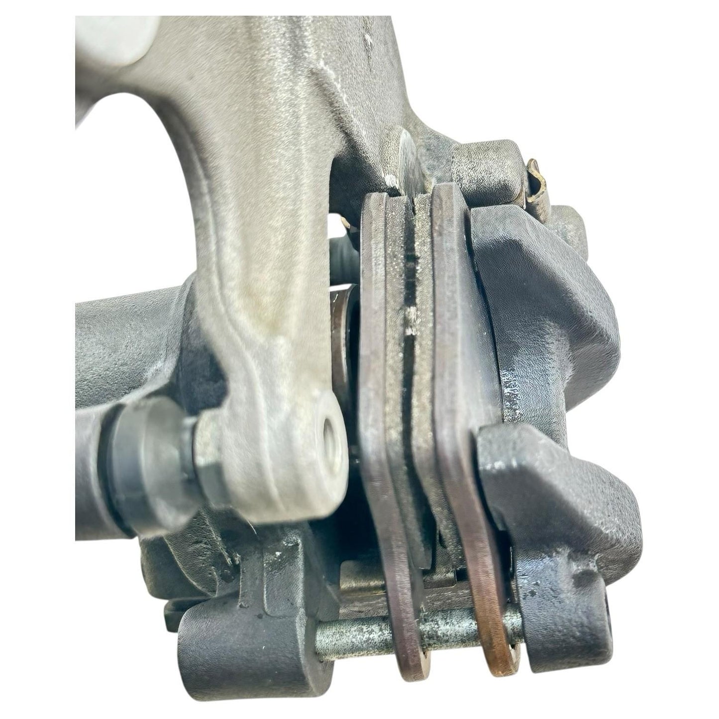 2015 - 2019 YAMAHA YZF R1 REAR BRAKE CALIPER MOUNT BRACKET BACK PADS NISSIN