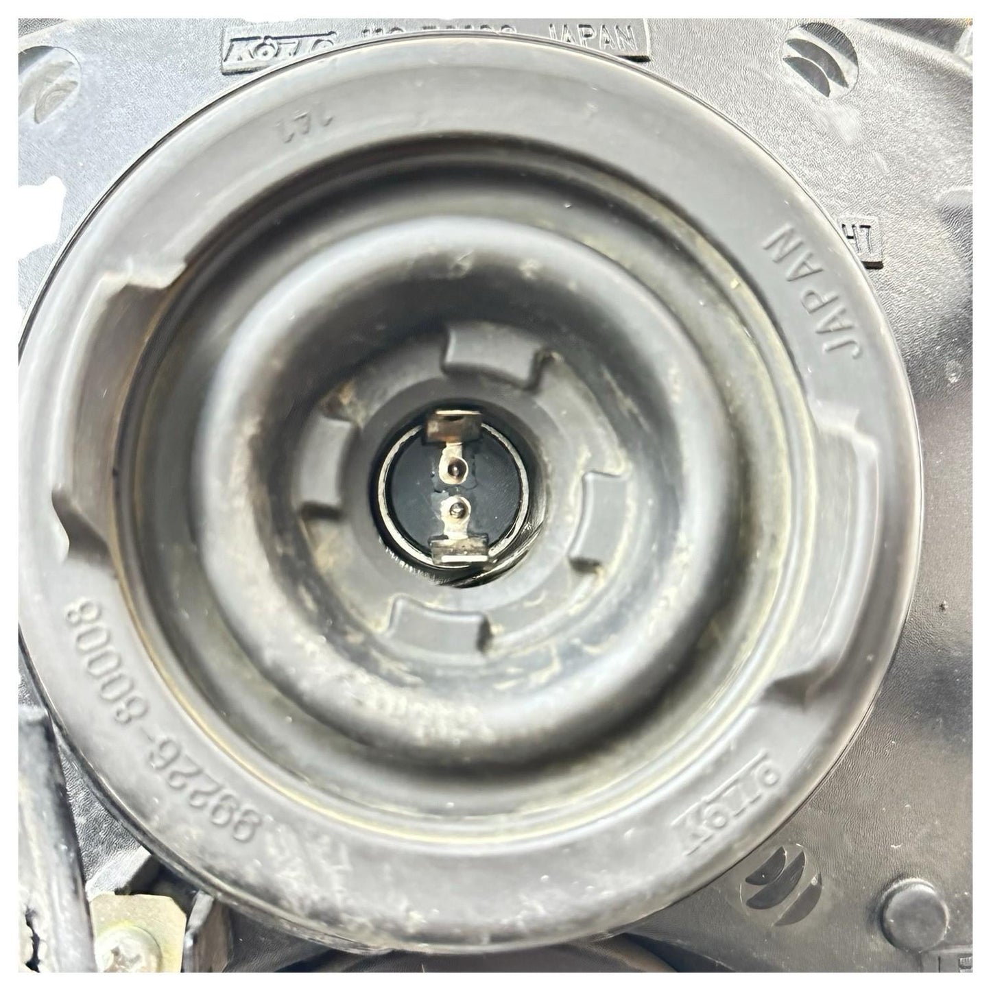 2007 2008 SUZUKI GSXR 1000 HEADLIGHT HEAD LAMP LIGHT ASSEMBLY HOUSING STOCK OEM