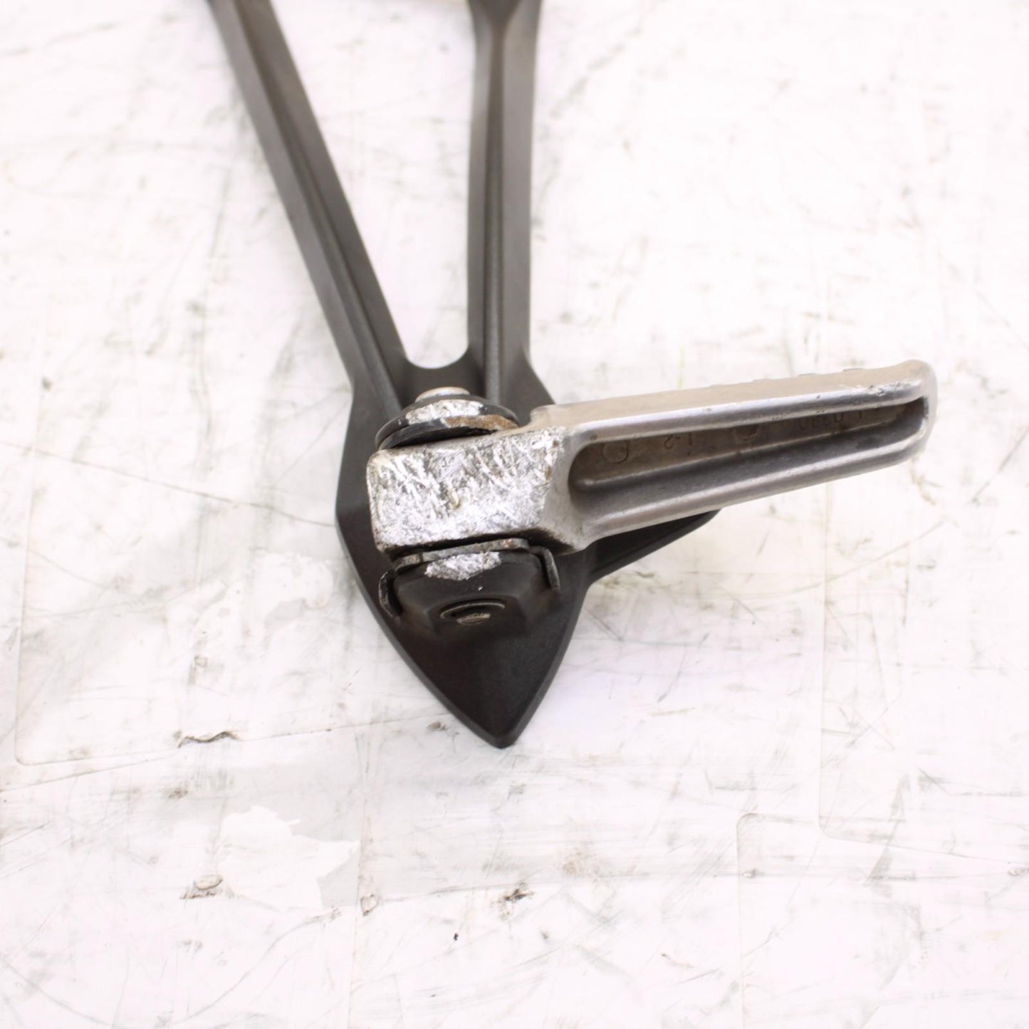 2024 - 2025 KAWASAKI NINJA ZX6R PASSENGER PEGS LEFT REAR FOOT REST LEG *SCUFFED*