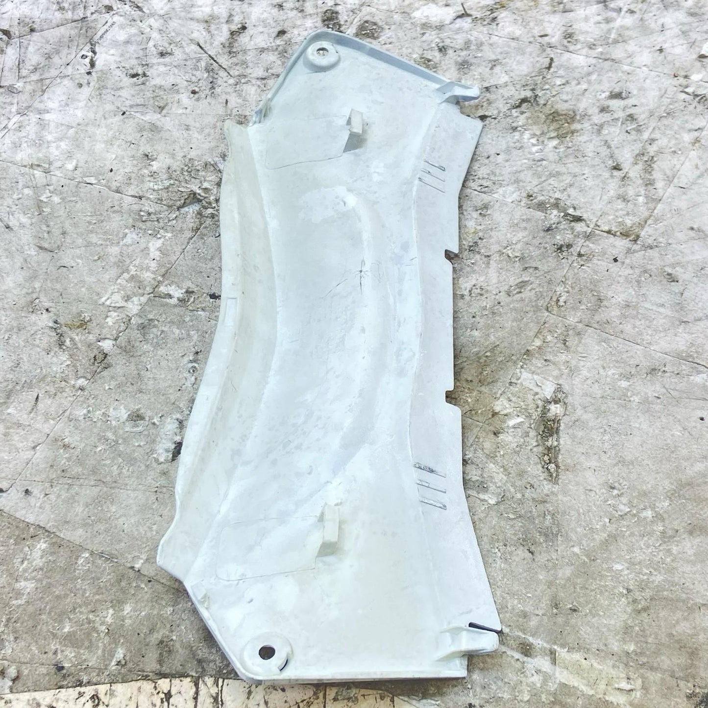 2015 - 2021 YAMAHA YZF R3 SEAT TRIM PLASTIC REAR BACK FAIRING PANEL WHITE