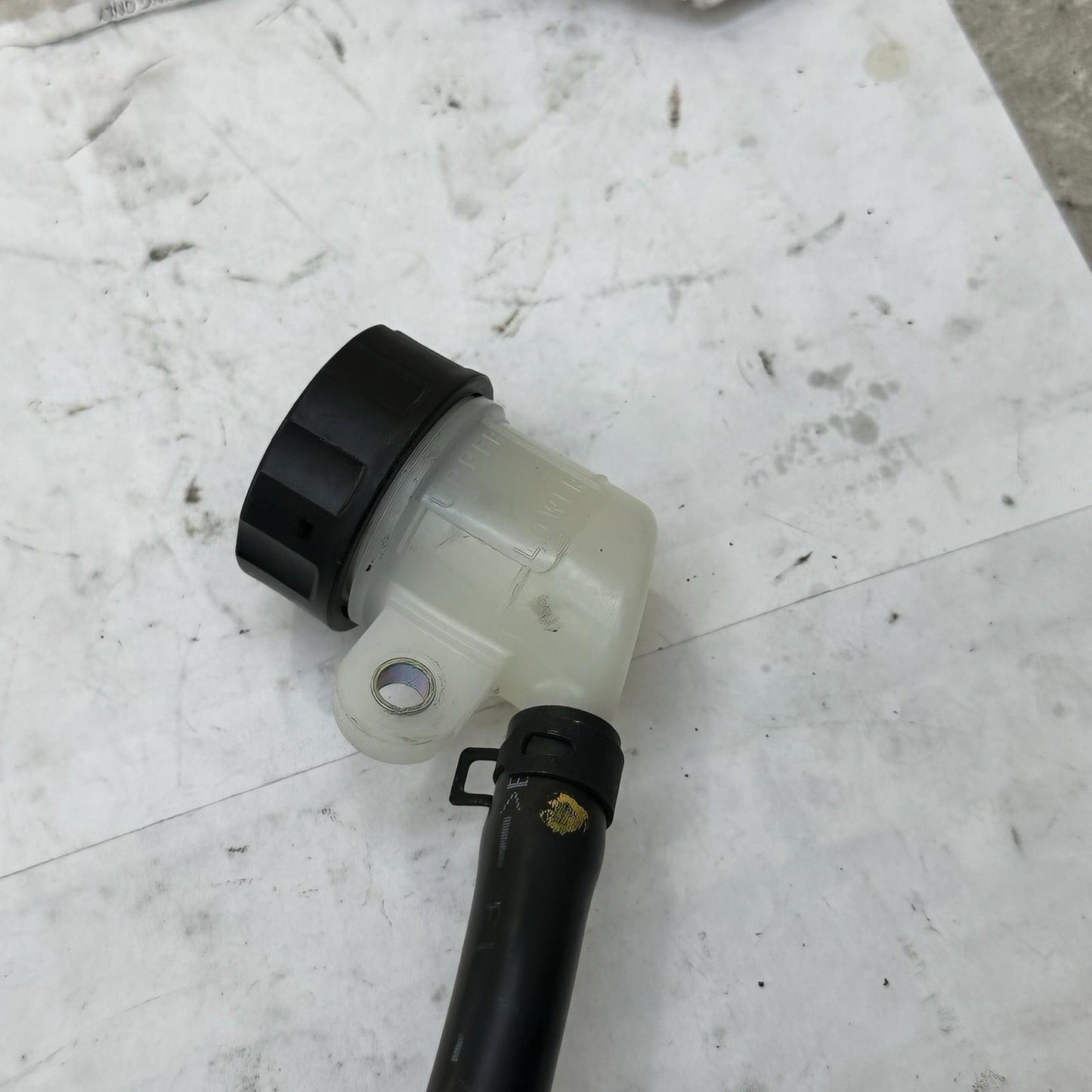 2017 - 2025 SUZUKI GSXR 1000 REAR MASTER CYLINDER BACK BRAKE RESERVOIR STOCK OEM