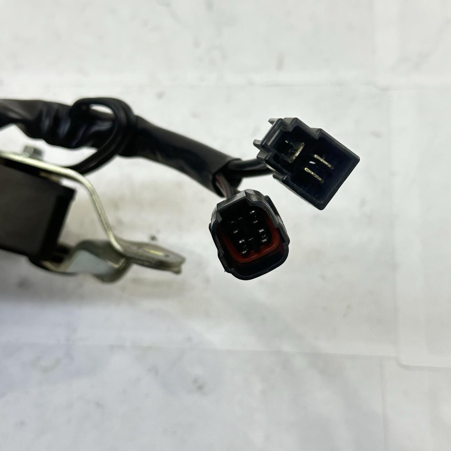 2011 - 2022 SUZUKI GSXR 600 GSXR 750 VOLTAGE REGULATOR RECTIFIER BRACKET OEM