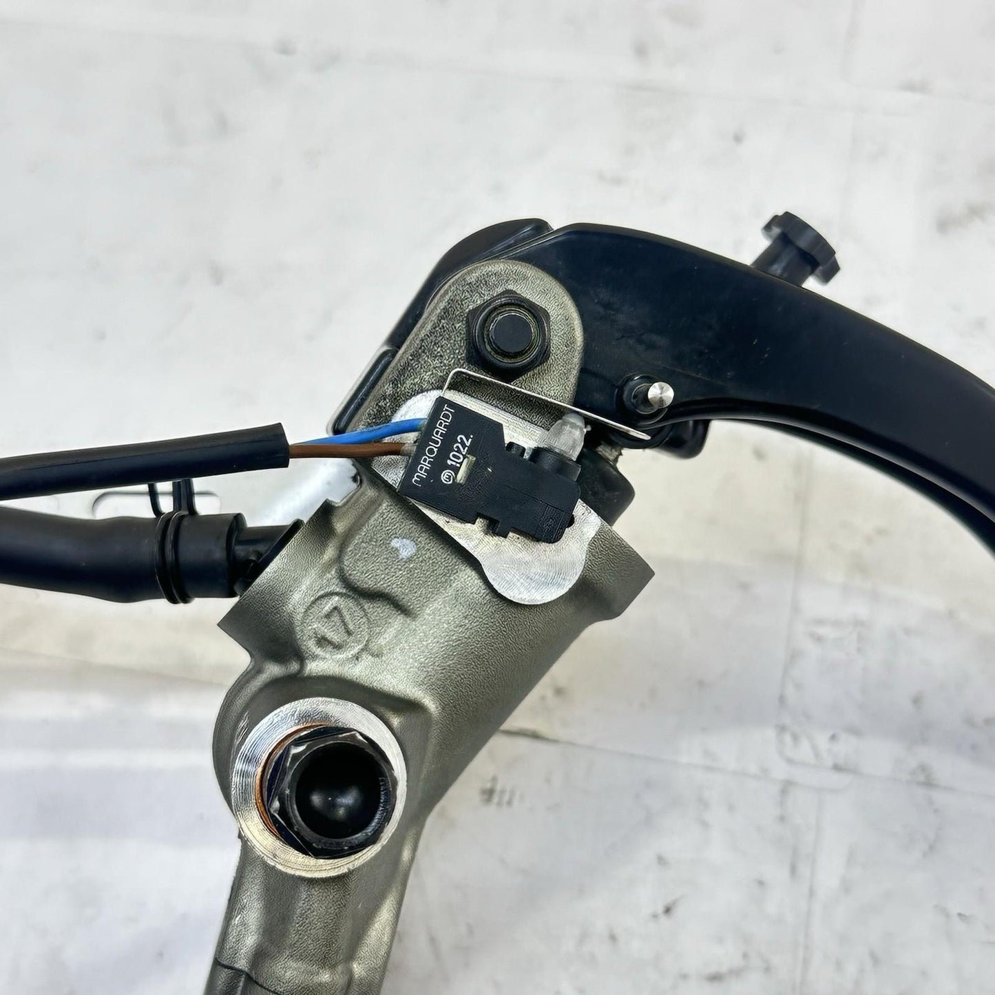 2016 - 2019 DUCATI 959 PANIGALE CLUTCH MASTER CYLINDER RESERVOIR LEFT LEVER