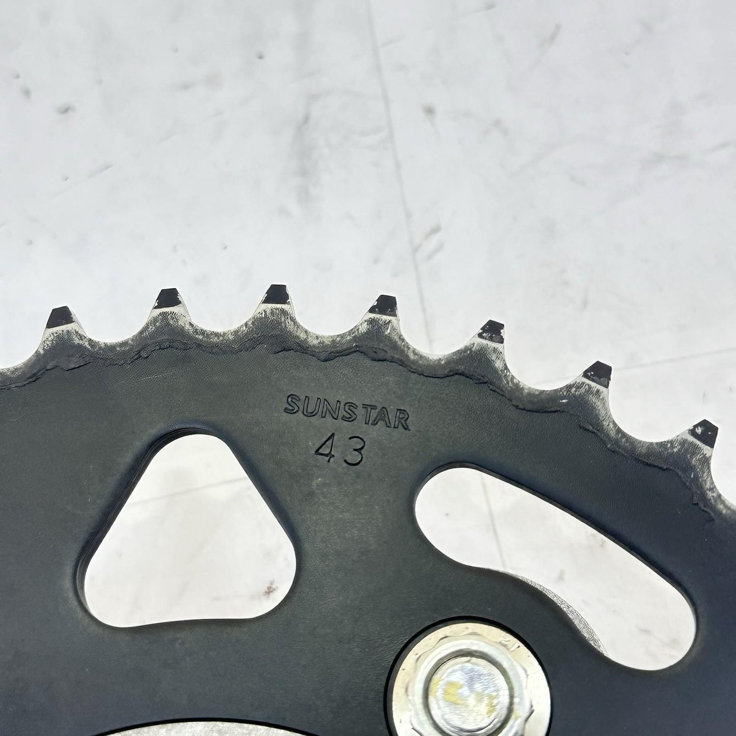 2016 - 2019 DUCATI 959 PANIGALE REAR SPROCKET BACK CHAIN DRIVE WHEEL RIM CARRIER