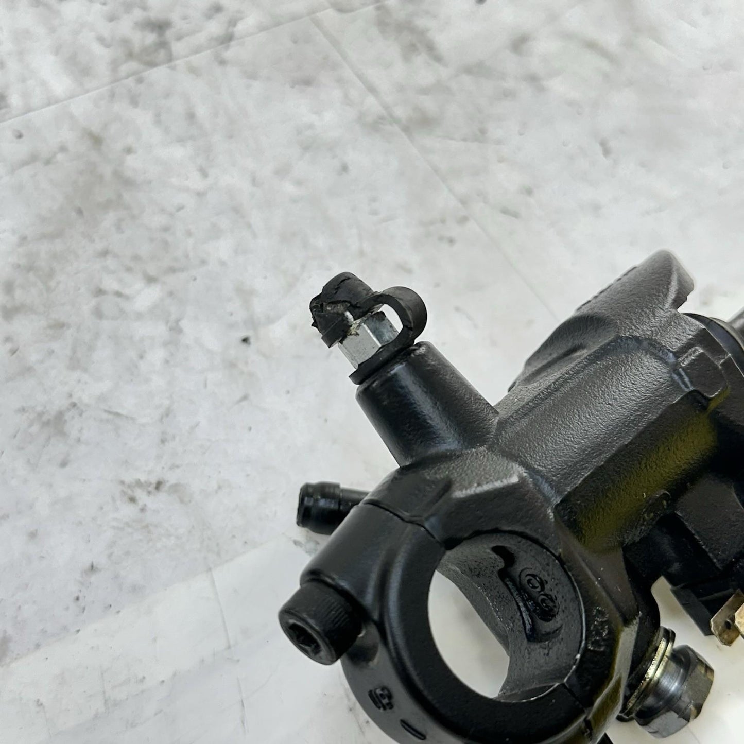 2013 - 2017 TRIUMPH DAYTONA 675 FRONT MASTER CYLINDER BRAKE STOCK OEM