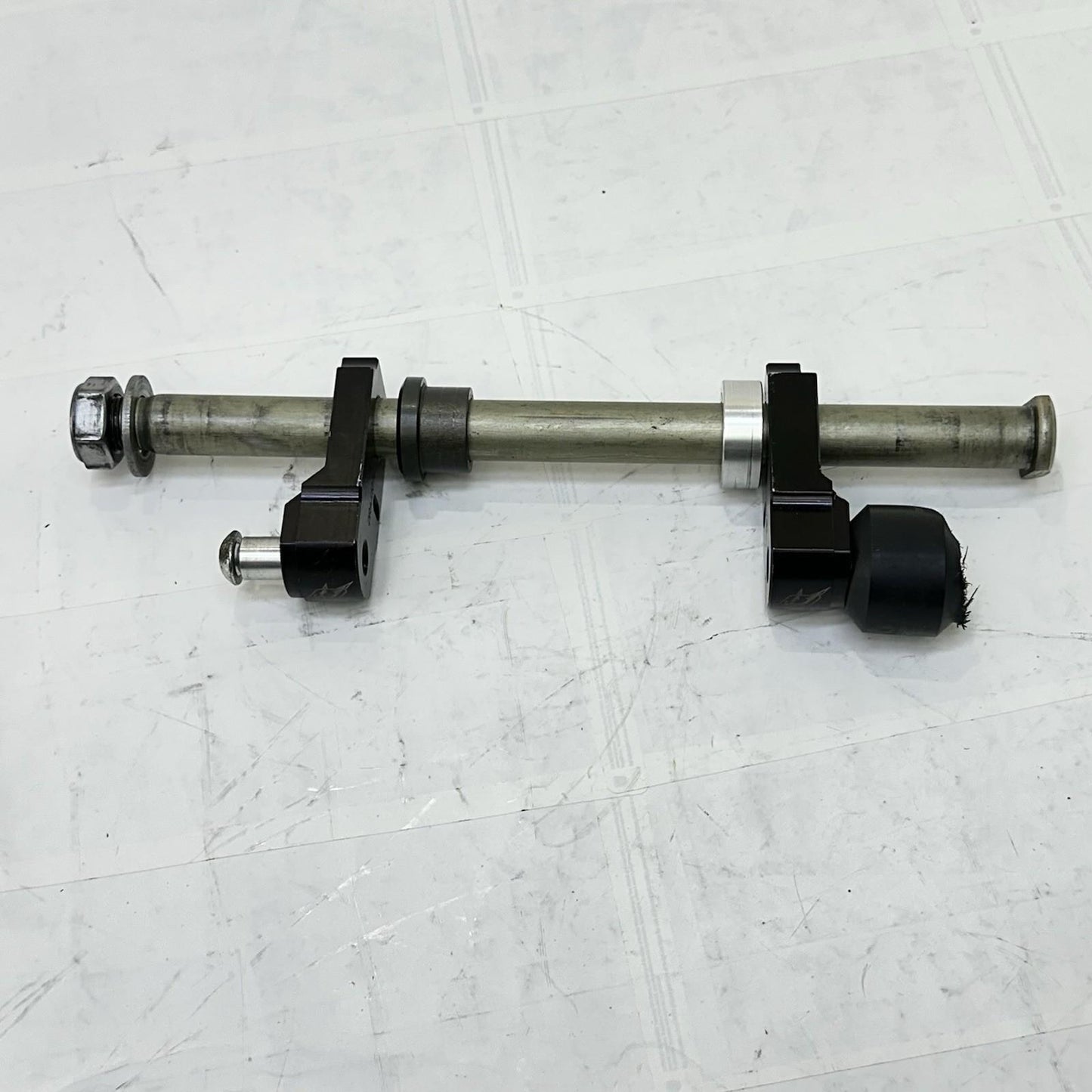 2013 - 2017 TRIUMPH DAYTONA 675 REAR AXLE BACK WHEEL PIVOT BOLT SPACERS SPOOLS