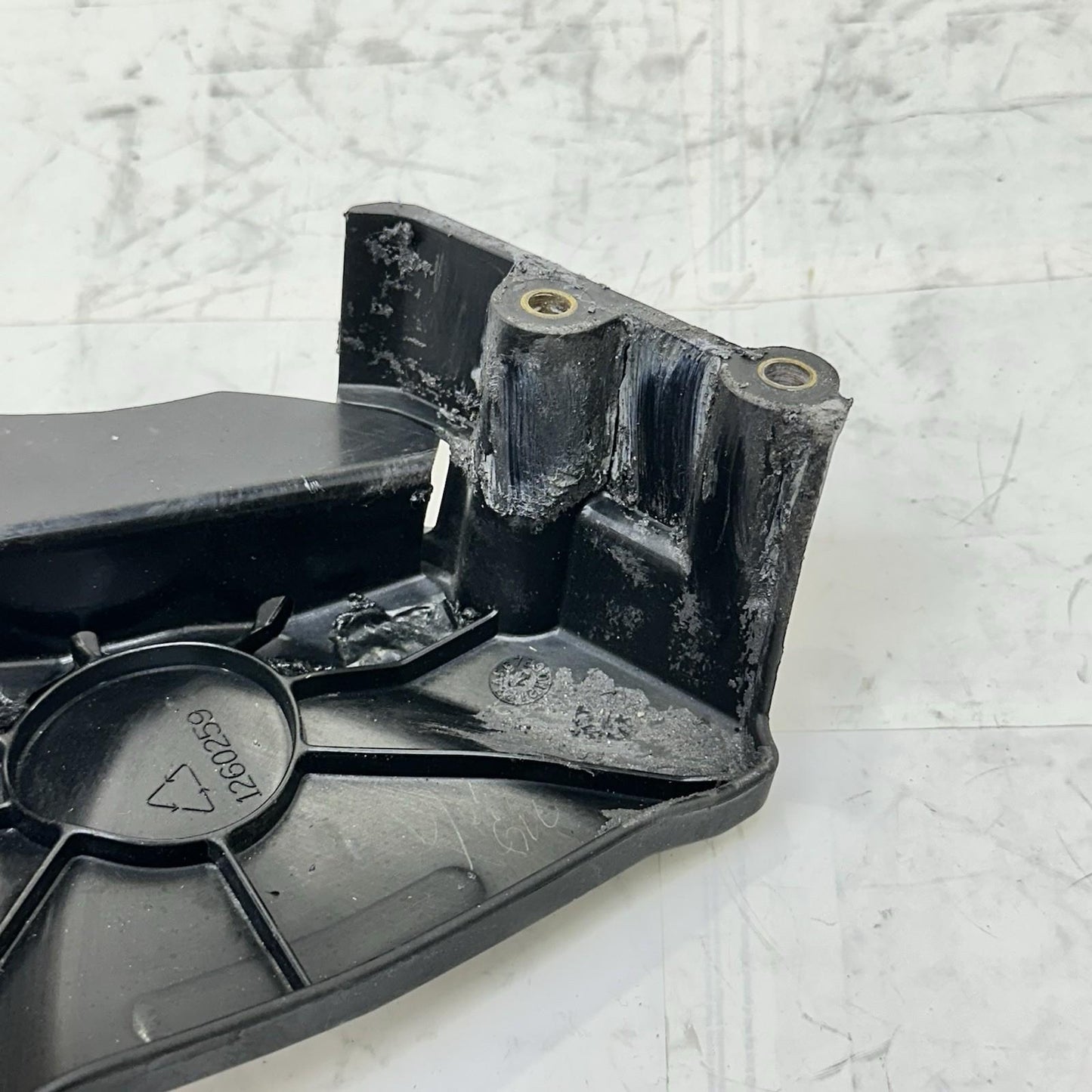 2013 - 2017 TRIUMPH DAYTONA 675 SPROCKET COVER TRIM PANEL PLASTIC BRACKET BOLTS