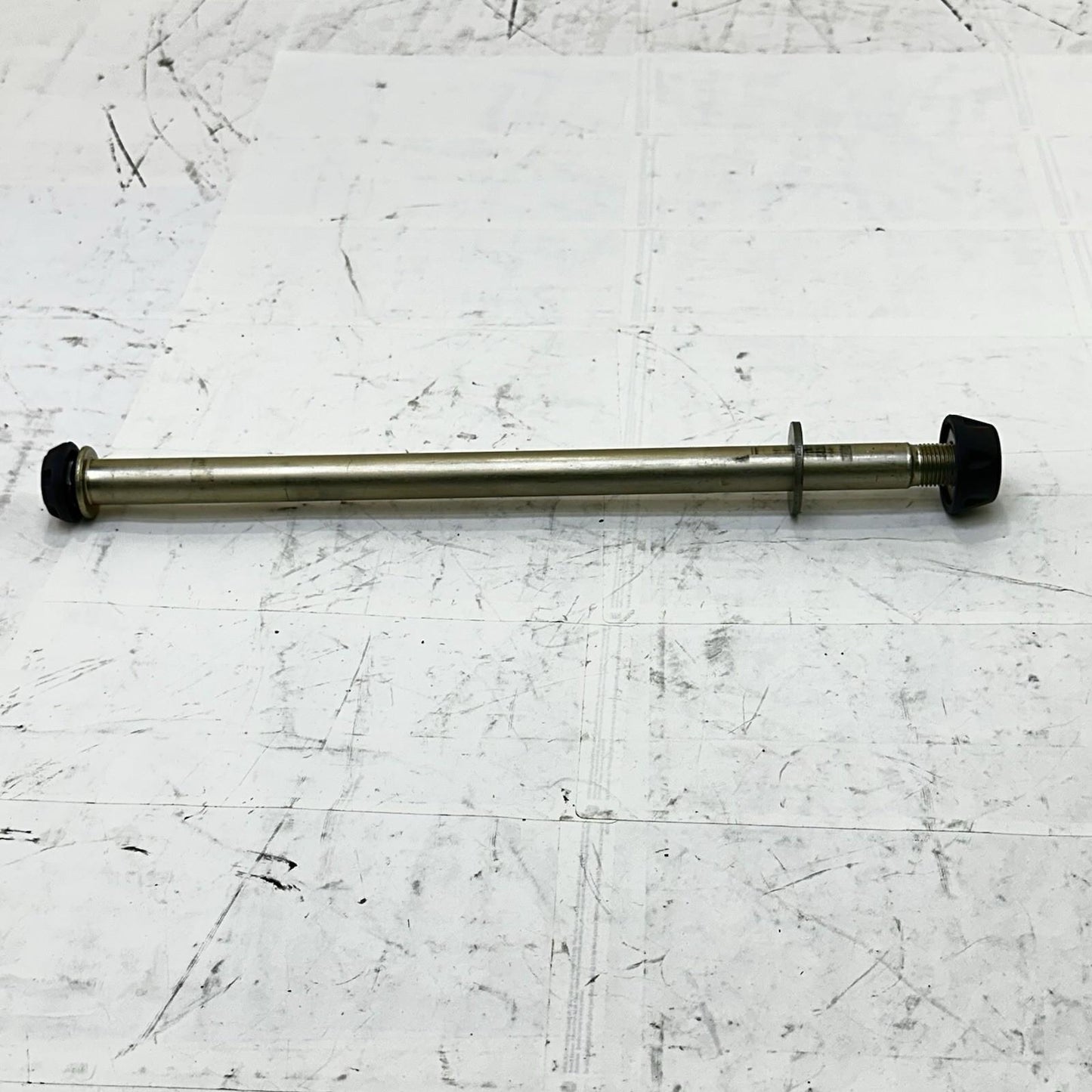 2013 - 2017 TRIUMPH DAYTONA 675 SWINGARM BOLT REAR PIVOT AXLE BACK SCREW NUT OEM