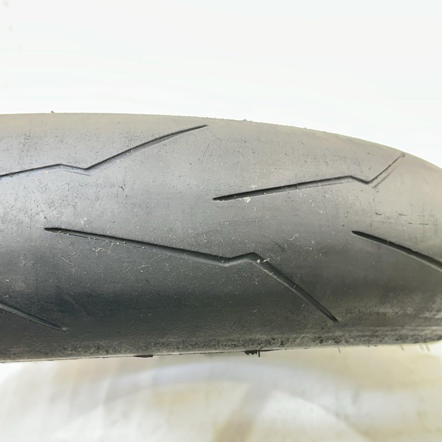 2013 - 2017 TRIUMPH DAYTONA 675 FRONT WHEEL RIM TIRE RUBBER BLACK *RASH/SCRUFF*