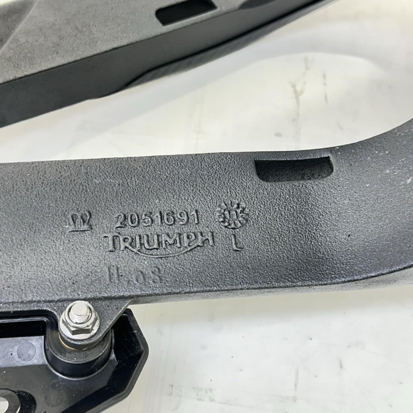 2013 - 2017 TRIUMPH DAYTONA 675 SWINGARM REAR BACK SUSPENSION WHEEL FRAME OEM