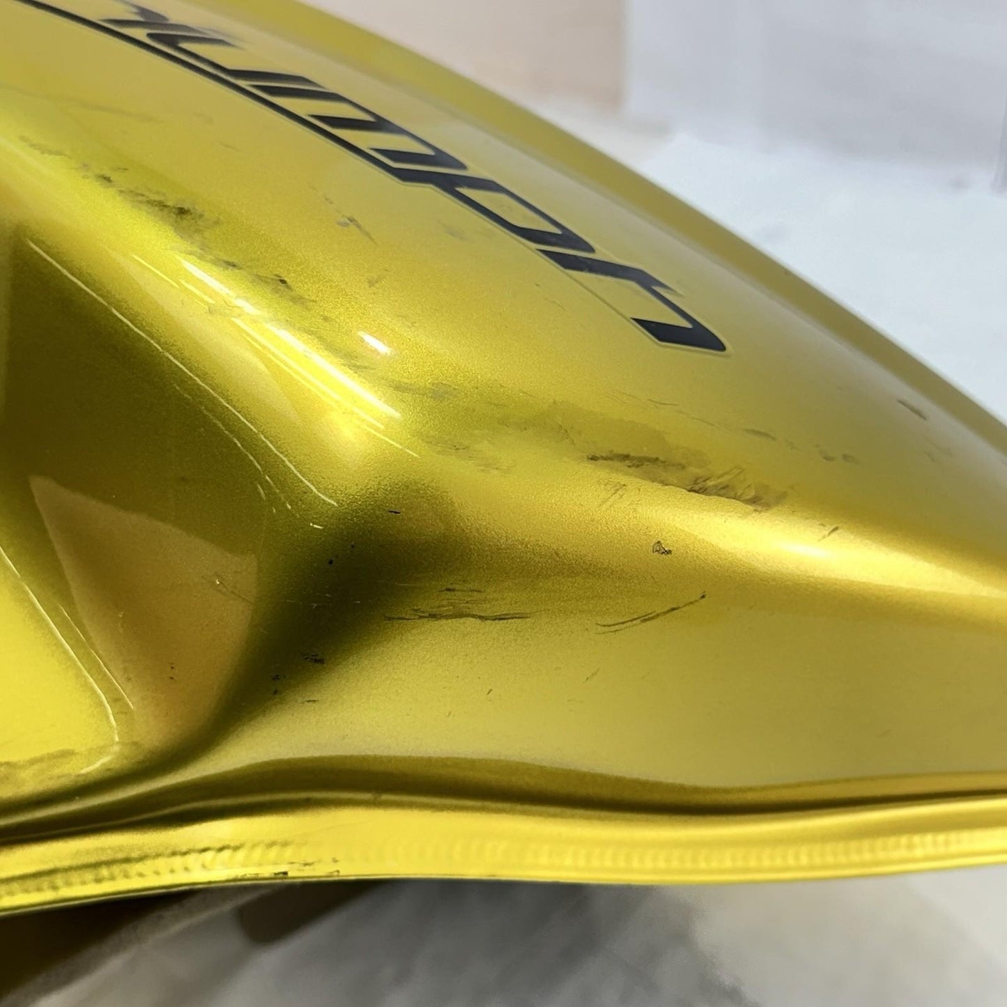 2013 - 2017 TRIUMPH DAYTONA 675 FUEL TANK GAS PETROL RESERVOIR YELLOW *DAMAGED*