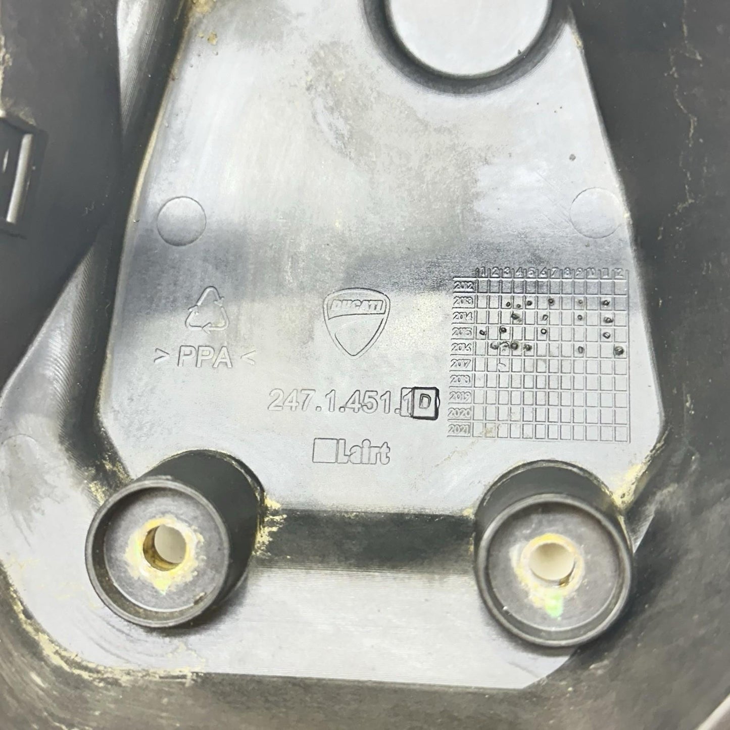 2016 - 2018 DUCATI HYPERMOTARD 939 FUEL PUMP GAS SENDING UNIT PETROL COVER BOLTS