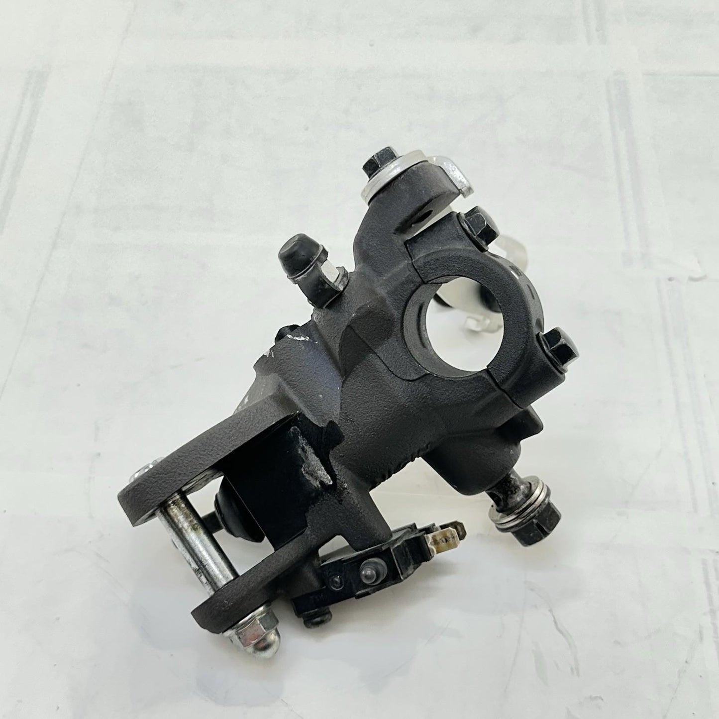 2017 - 2019 HONDA CBR 1000RR SP FRONT BRAKE MASTER CYLINDER BRACKET MOUNT STOCK