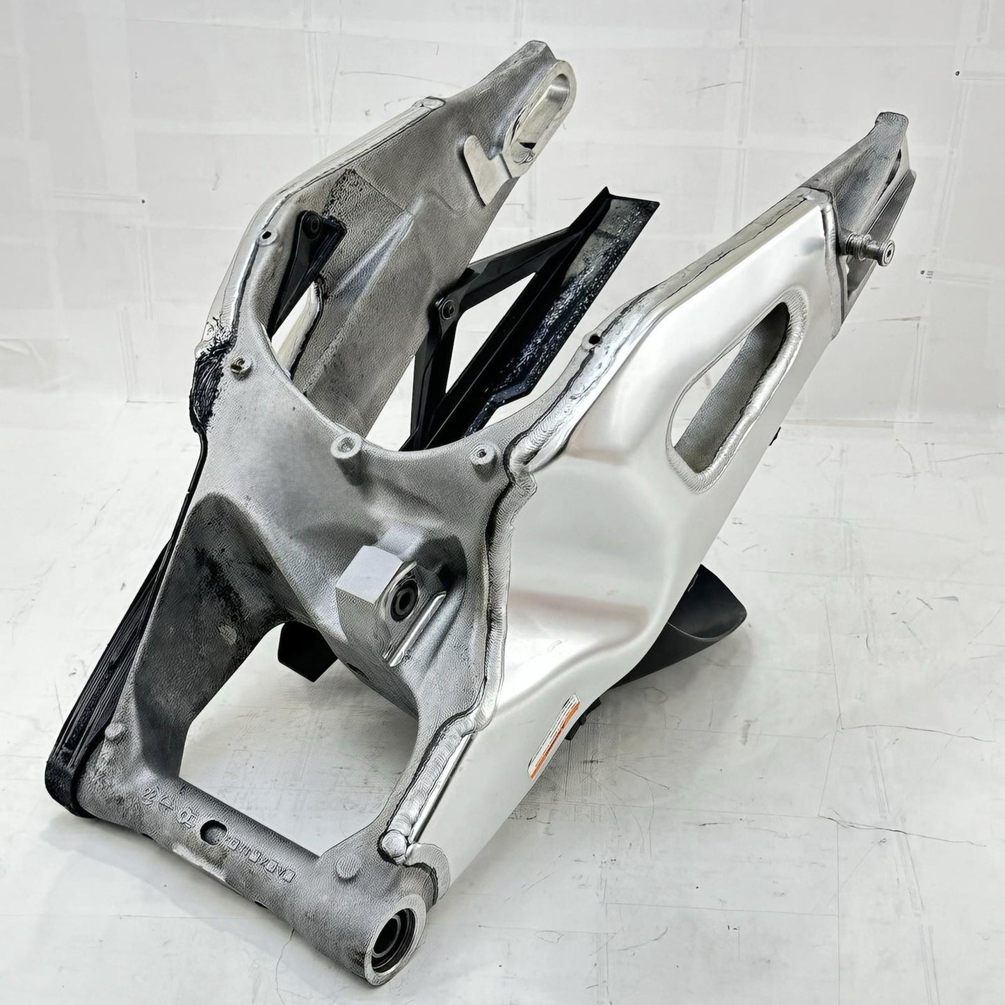 2021 - 2024 APRILIA TUONO V4 1100 SWINGARM REAR SHOCK SUSPENSION FRAME STOCK