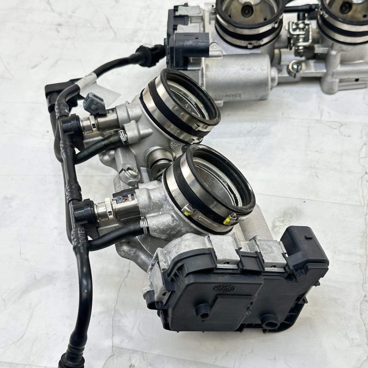 2021 - 2024 APRILIA TUONO V4 1100 THROTTLE BODIES FUEL INJECTORS SET PAIR STOCK