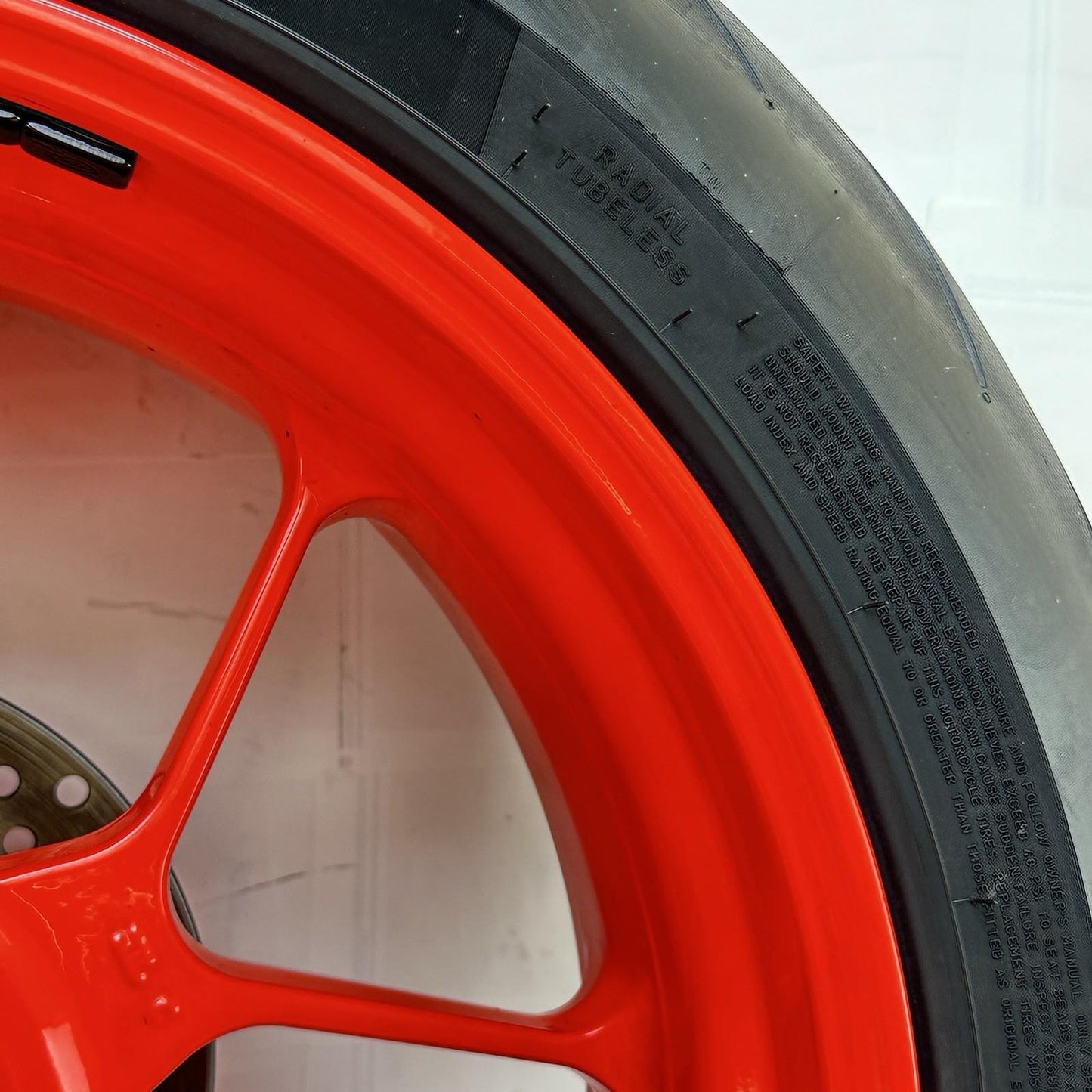 2021 - 2024 APRILIA TUONO V4 1100 REAR WHEEL RIM BRAKE ROTOR TIRE RUBBER RED