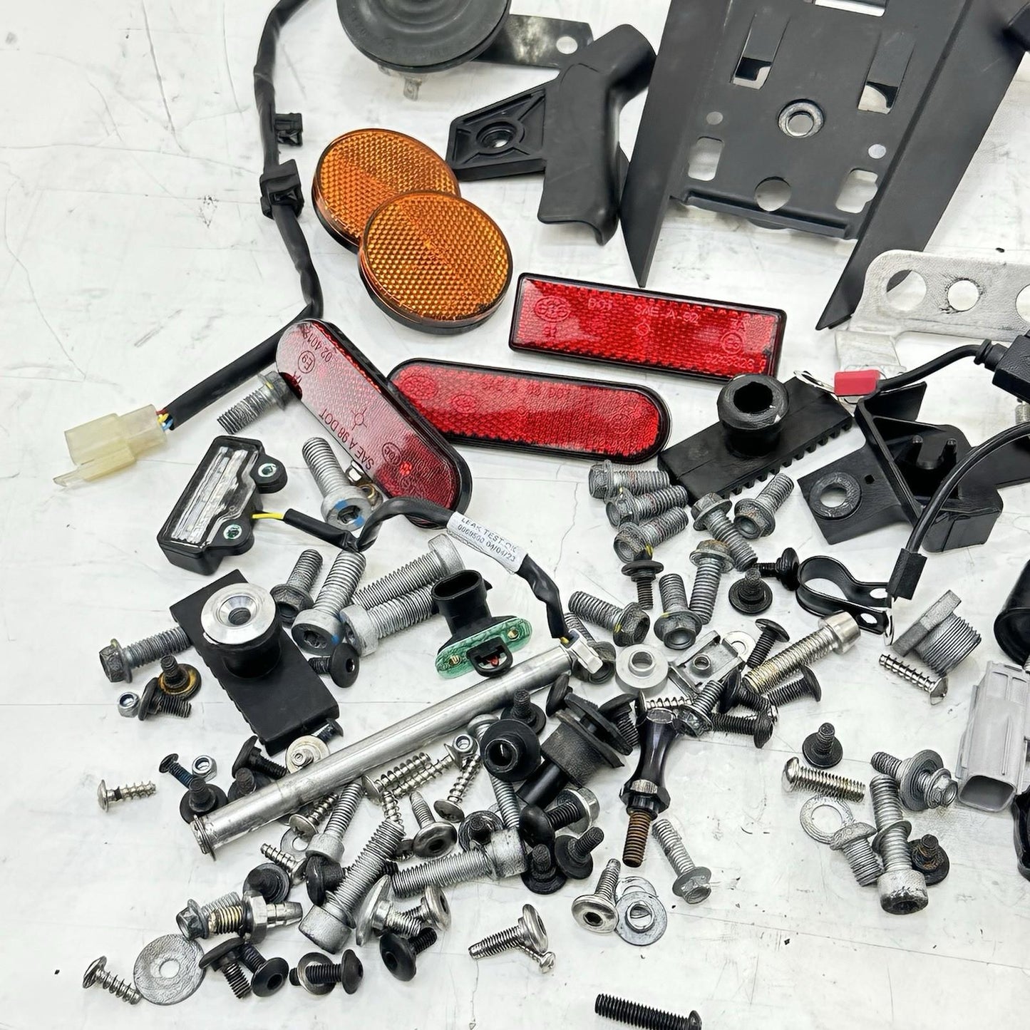 2021 - 2024 APRILIA TUONO V4 1100 BOLTS SCREWS PARTS HARDWARE HORN BRACKET MOUNT