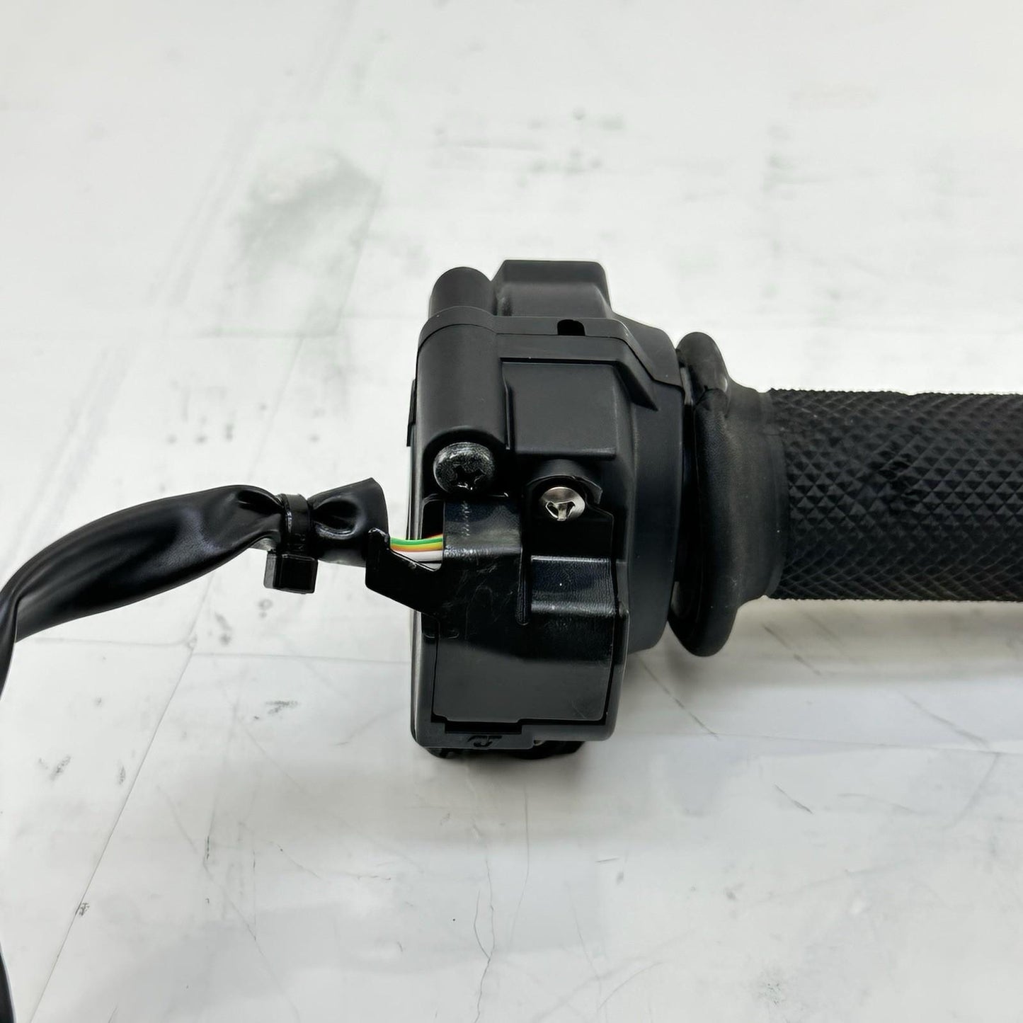 2018 - 2024 DUCATI PANIGALE V4S RIGHT THROTTLE CONTROL GRIP ACCELERATOR