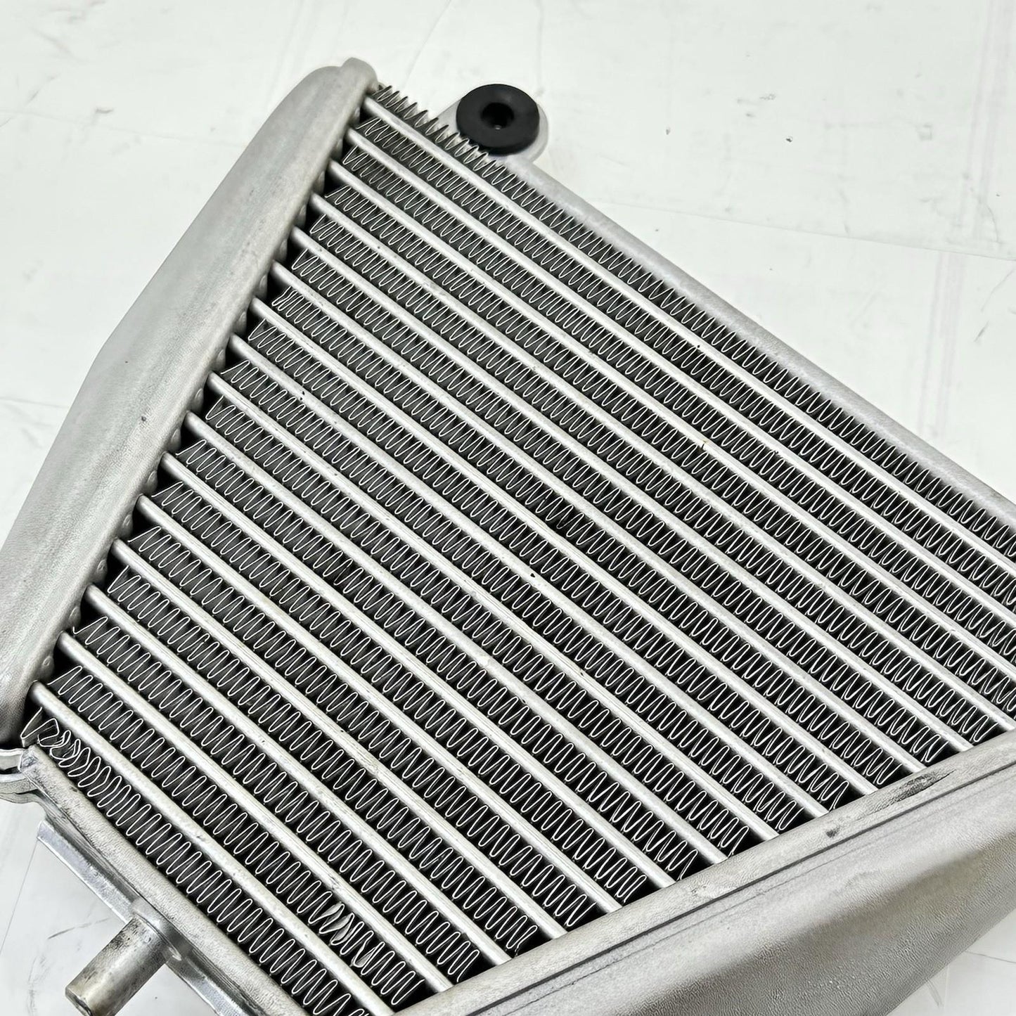 2018 - 2024 DUCATI PANIGALE V4S OIL COOLER LOWER RADIATOR ENGINE *FLAT FINS*