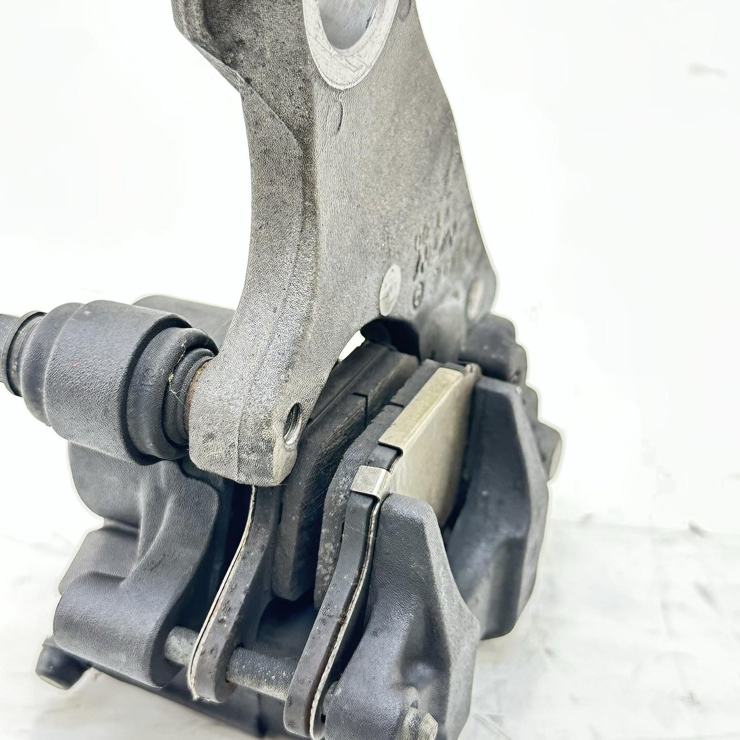 2009 - 2014 YAMAHA YZF R1 REAR BRAKE CALIPER BACK WHEEL BRACKET RIM MOUNT NISSIN