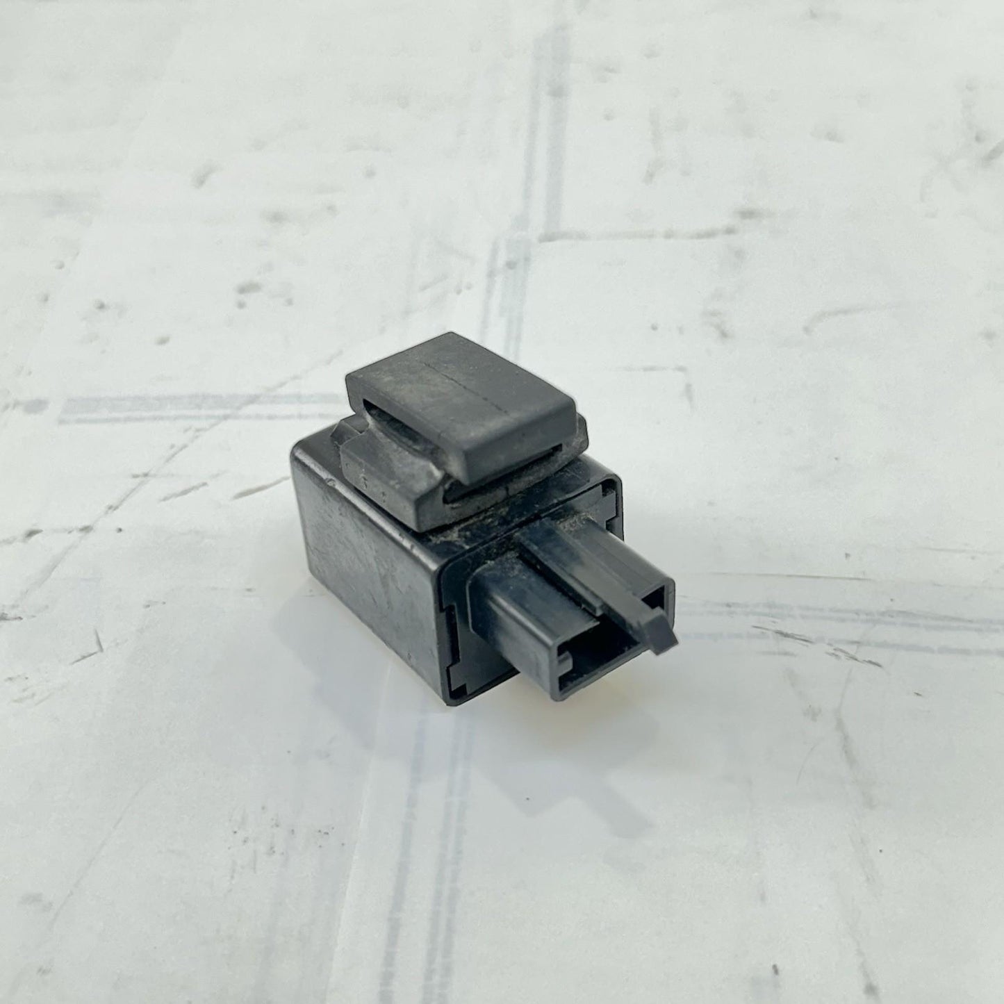 2009 - 2014 YAMAHA YZF R1 FLASHER RELAY TURN SIGNAL INDICATOR BLINKER SWITCH