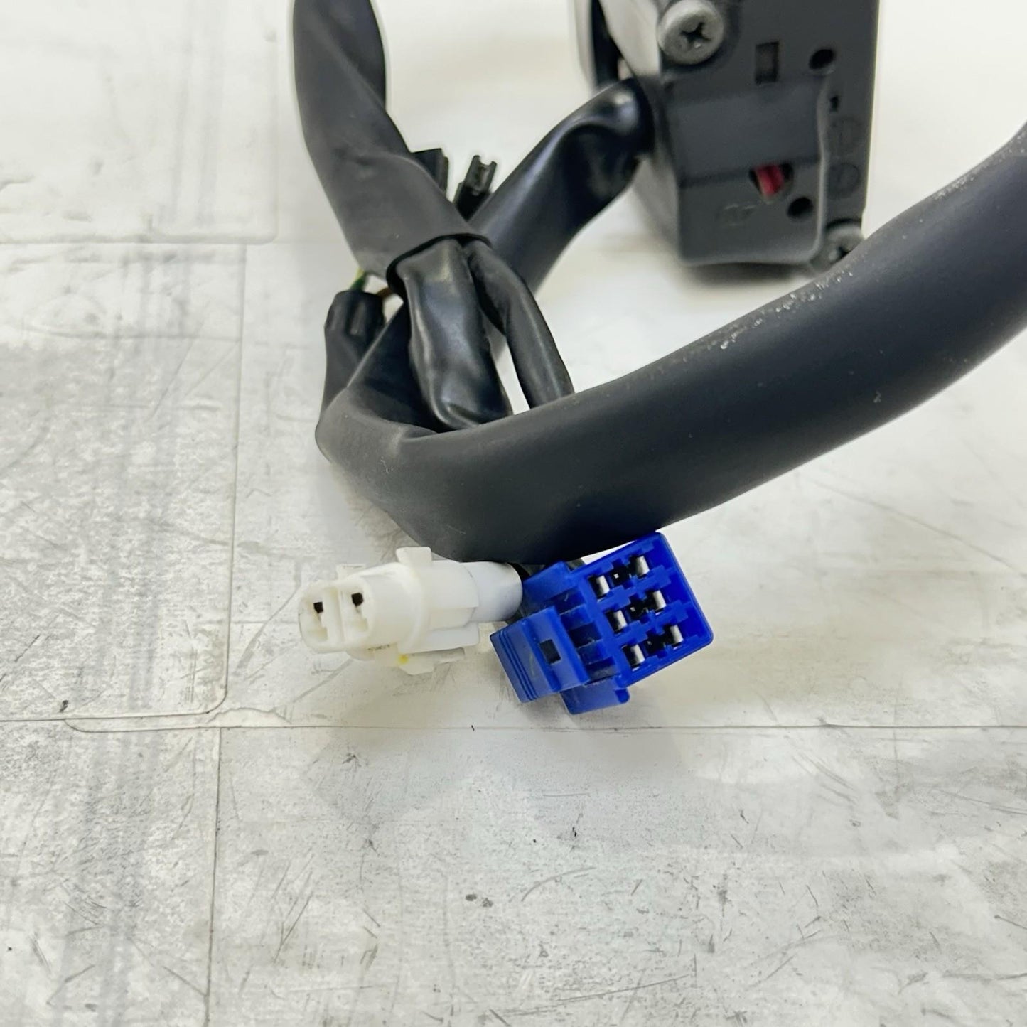 2009 - 2014 YAMAHA YZF R1 RIGHT SWITCH START STOP ON OFF KILL CONTROL STOCK