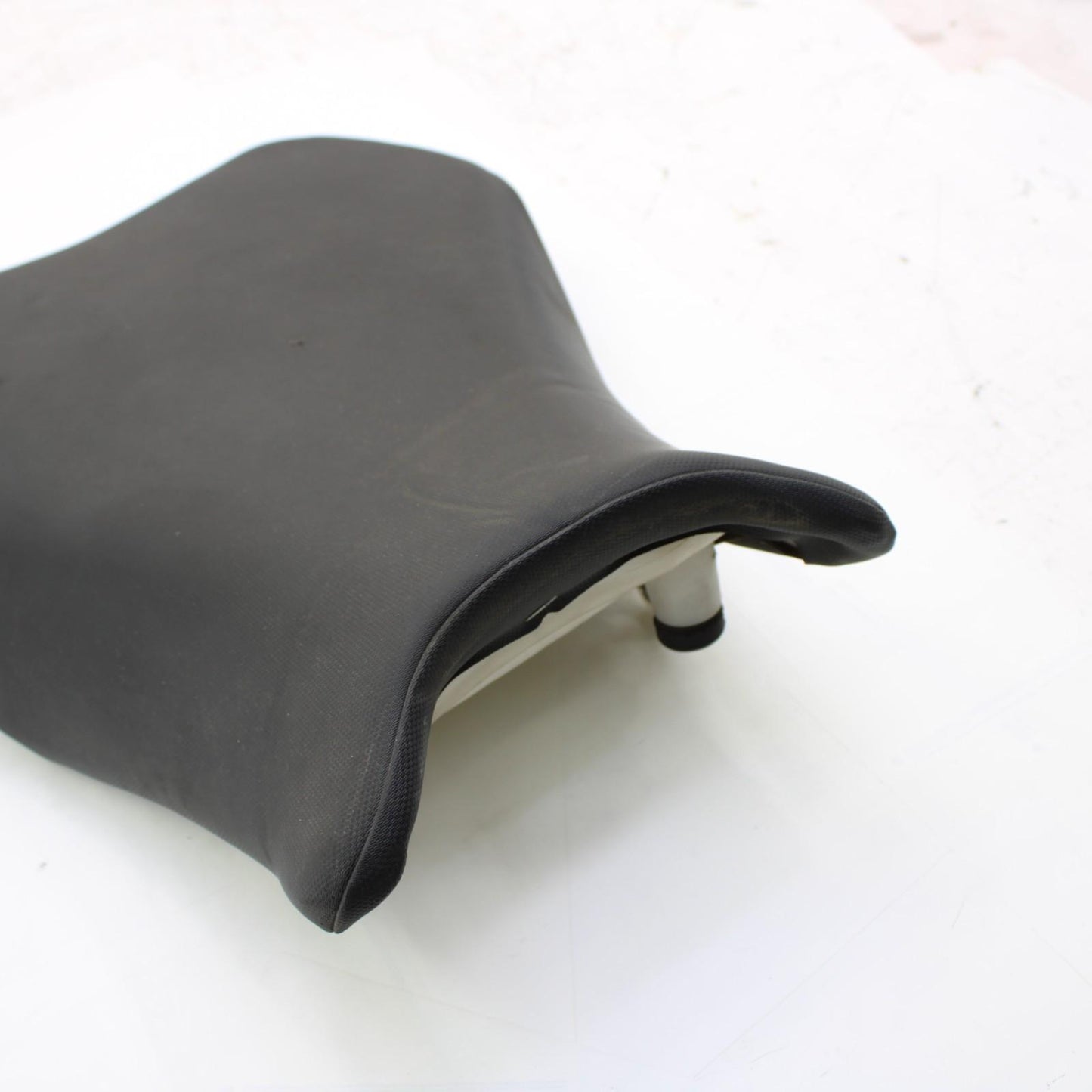 2017 - 2024 SUZUKI GSXR 1000 R SEAT FRONT DRIVER CUSHION BLACK STOCK
