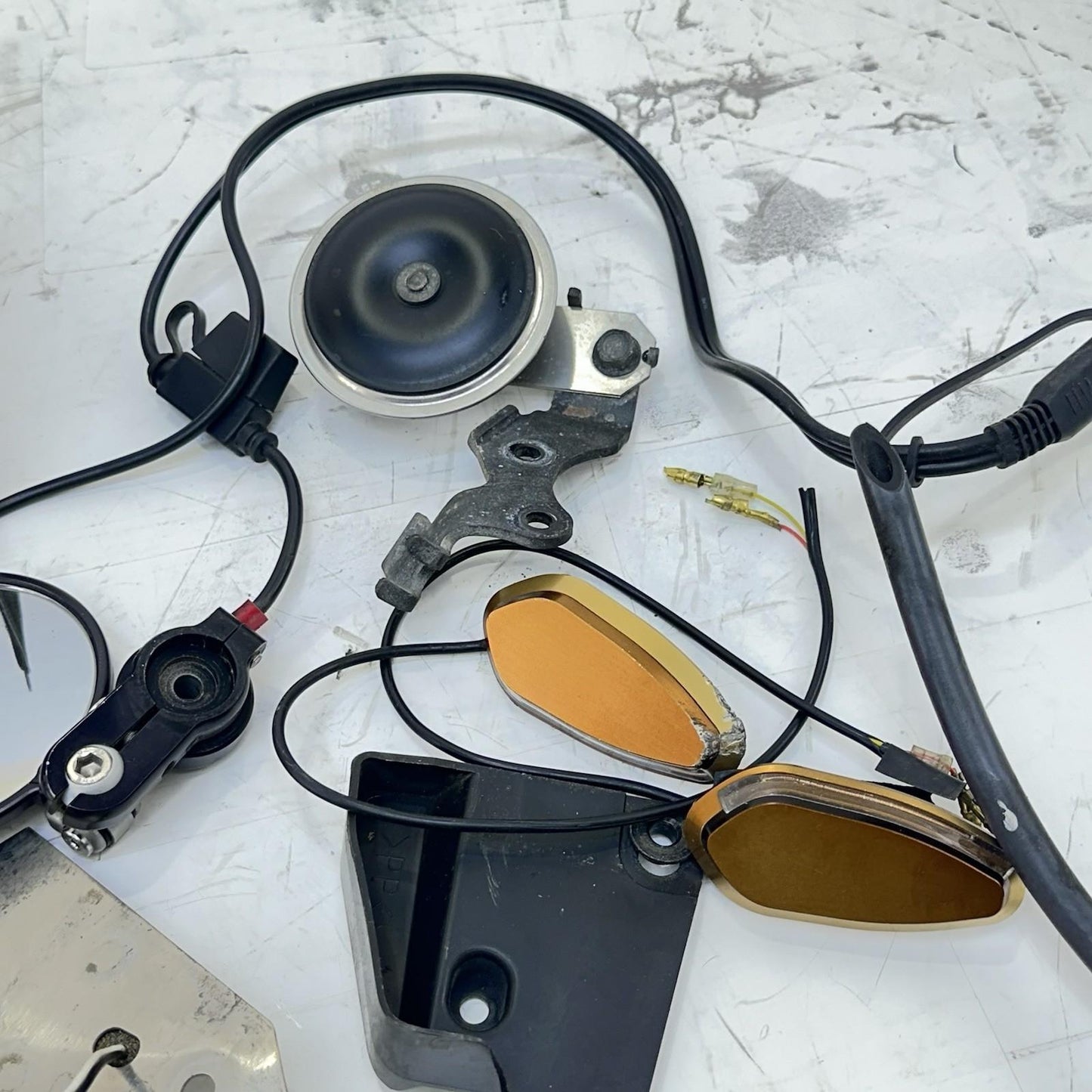 2009 - 2014 YAMAHA YZF R1 BOLTS NUTS SCREWS PARTS HARDWARE MOUNTING LINES WIRES