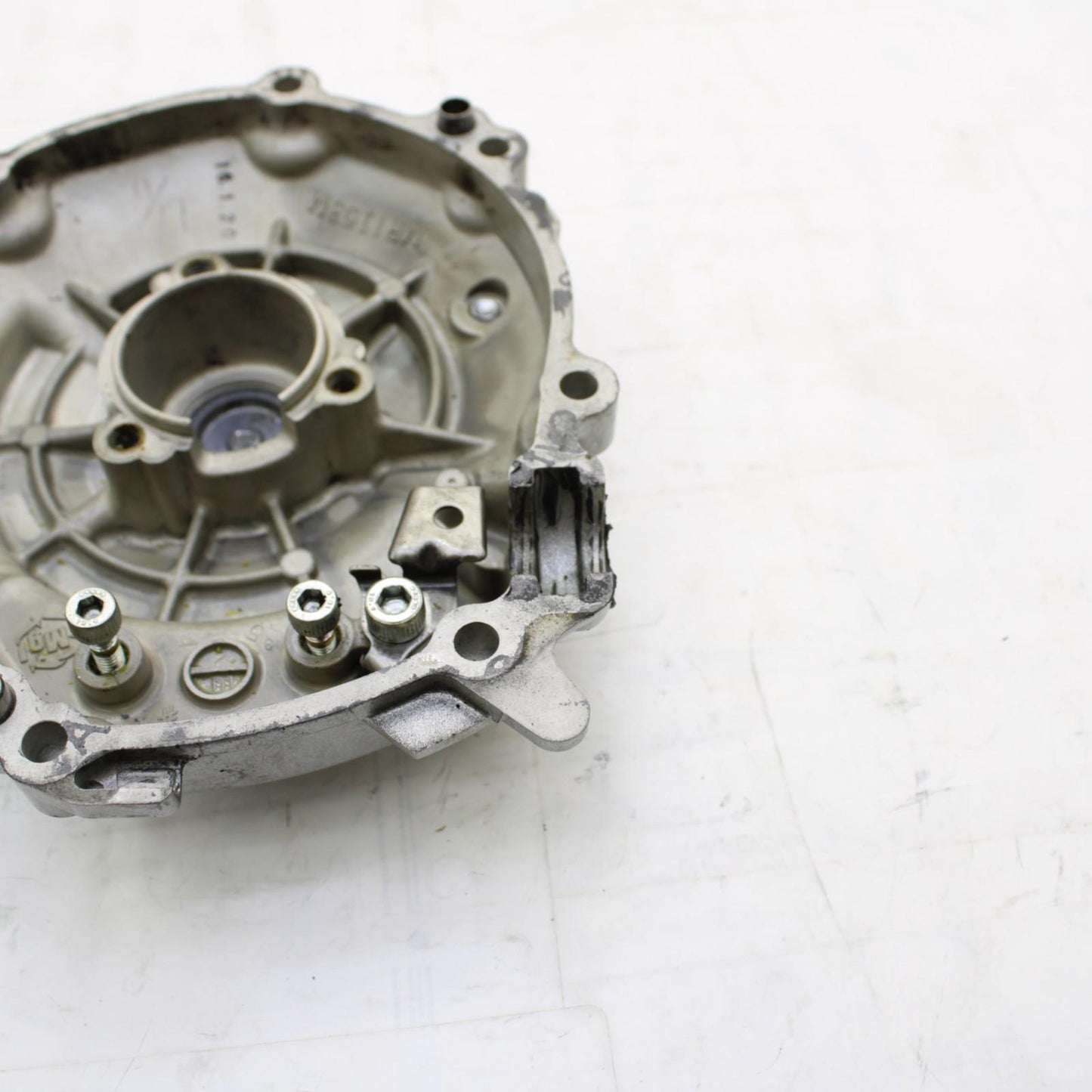 2015 - 2019 YAMAHA YZF R1 STATOR COVER MAGNETO ALTERNATOR GENERATOR SILVER MOTOR