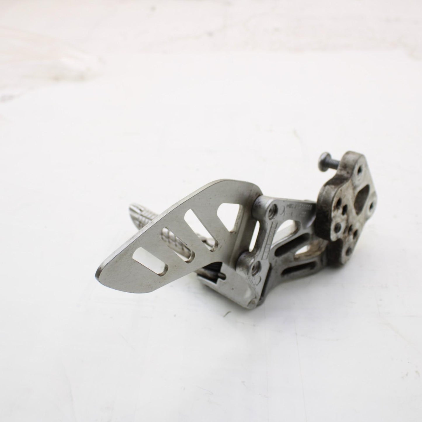 2006 2007 SUZUKI GSXR600 GSXR750 LEFT REARSET REAR SET DRIVER FOOT PEG REST OEM