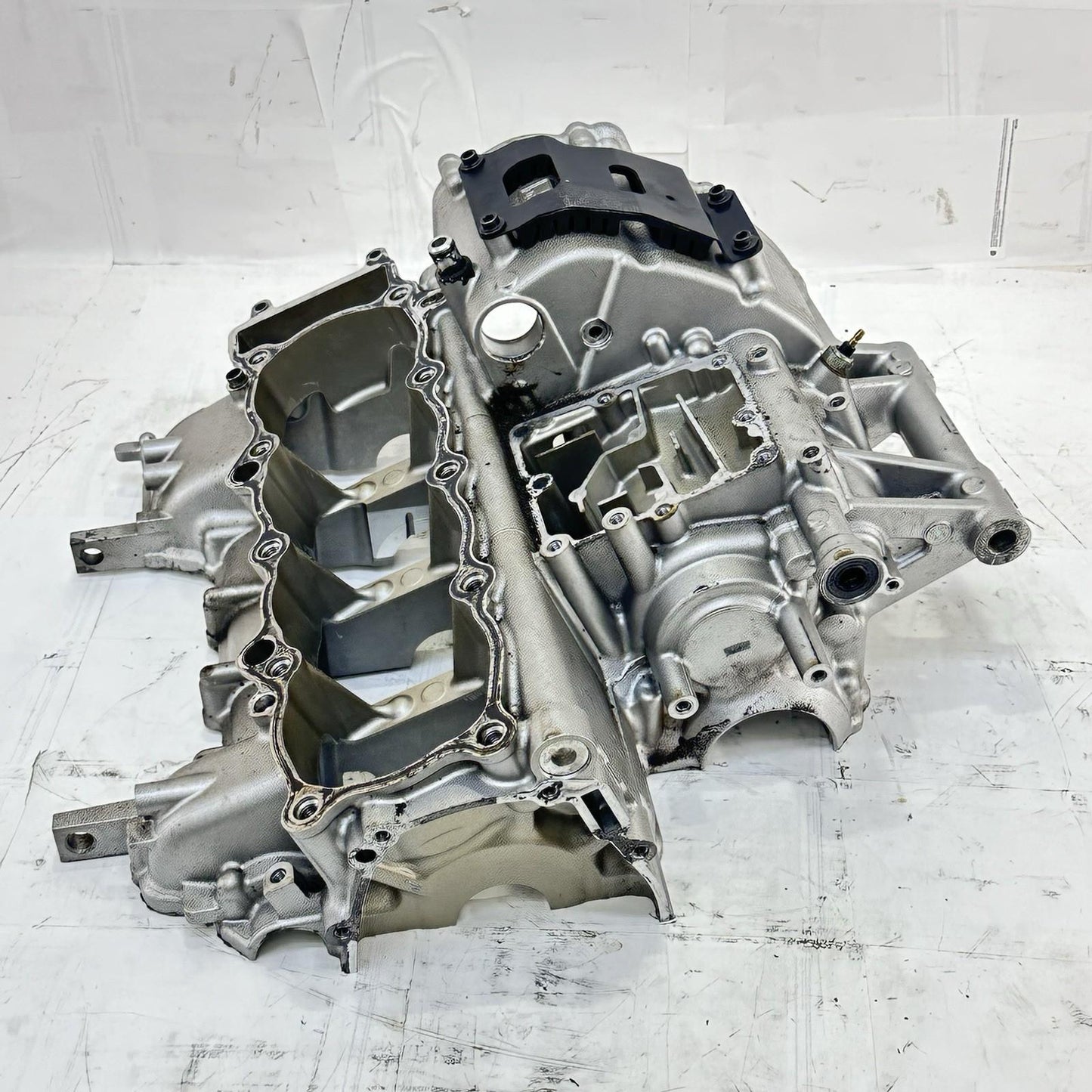 2016 - 2019 YAMAHA YZF R1 CRANKCASE ENGINE MOTOR BLOCK CASE BOLTS SILVER STOCK