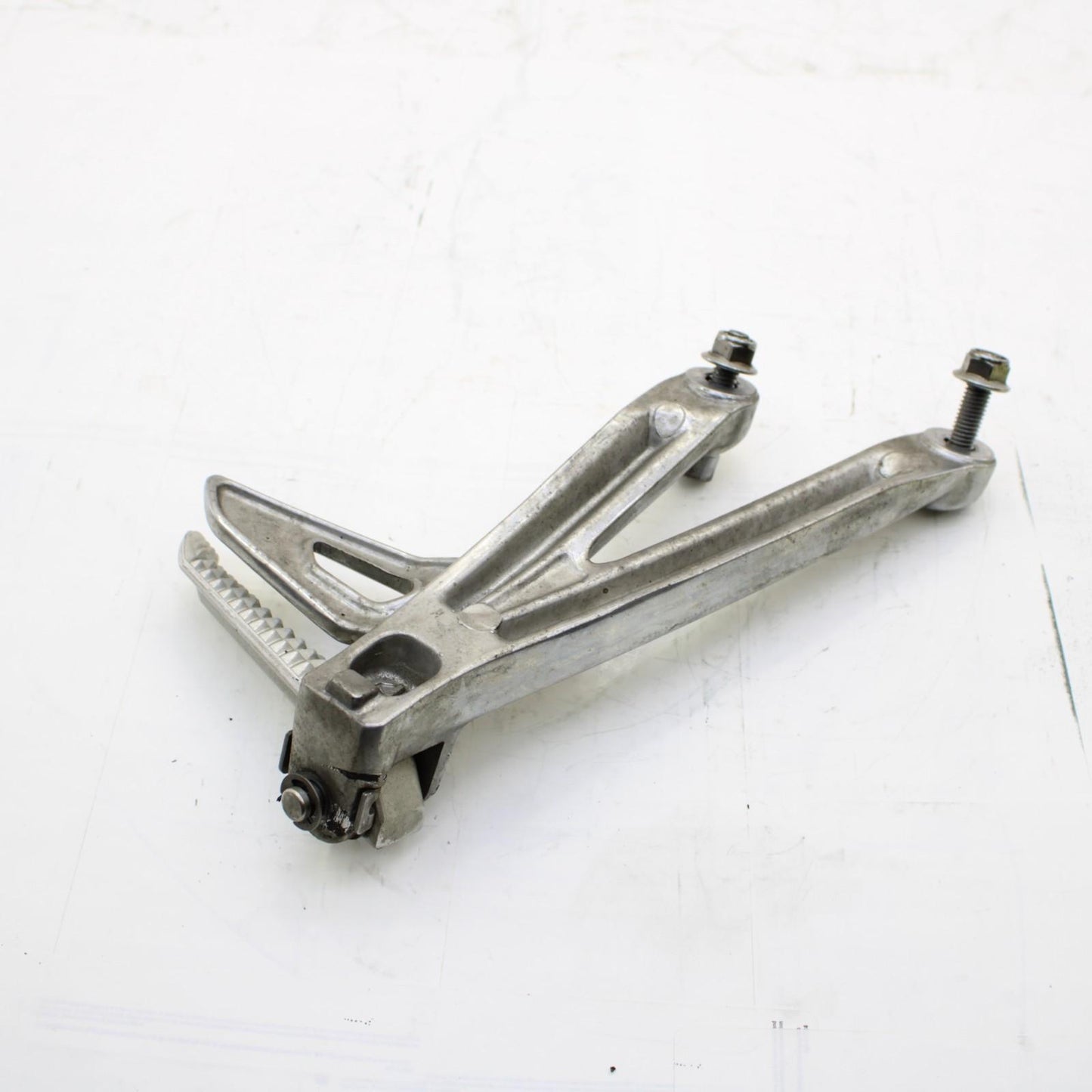 2009 - 2012 TRIUMPH DAYTONA 675 PASSENGER PEGS REAR FOOT PEGS SILVER Genuine