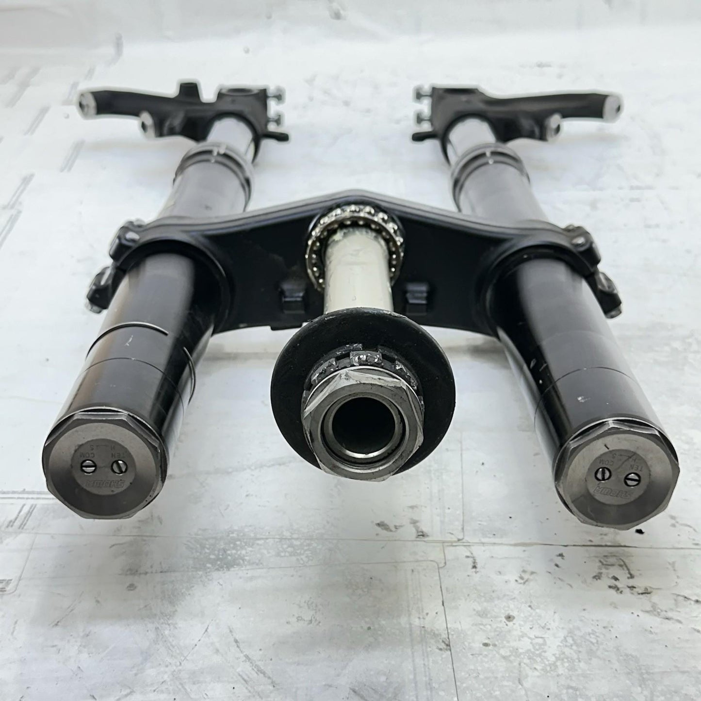 2017 - 2019 HONDA CBR1000RR FRONT FORKS LOWER TRIPLE TREE SUSPENSION SET STOCK