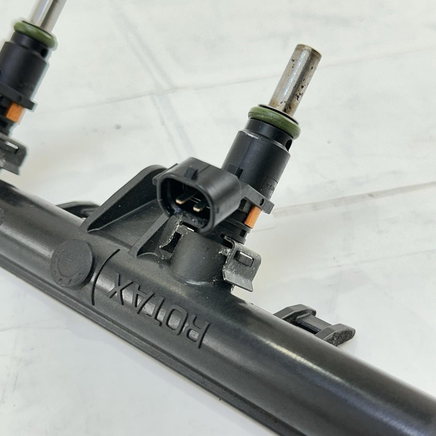 2016 CAN-AM SPYDER RT FUEL INJECTORS RAILING GAS PETROL SET STOCK OEM
