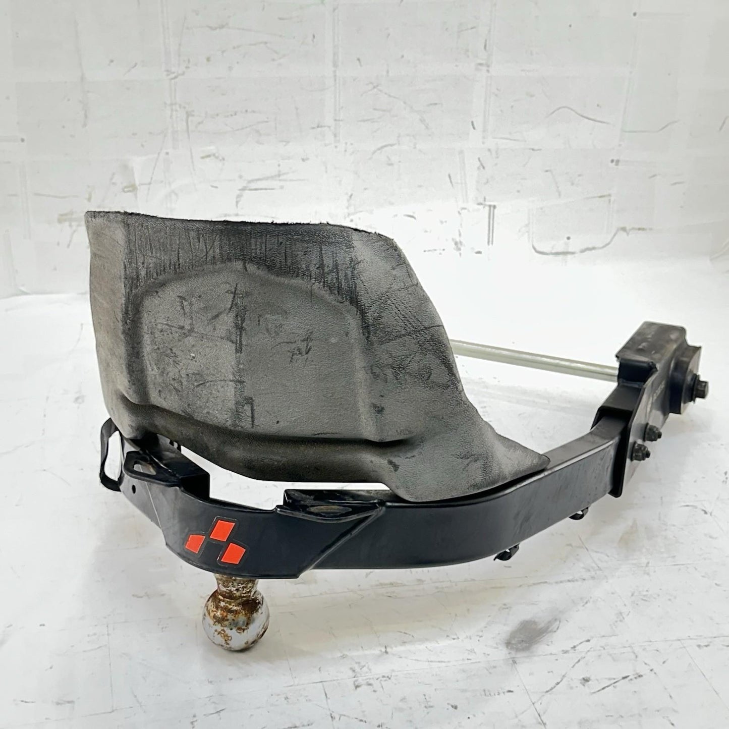 2016 CAN-AM SPYDER RT REAR TRAILER HITCH AXLE BOLT BACK TOWING FRAME FENDER
