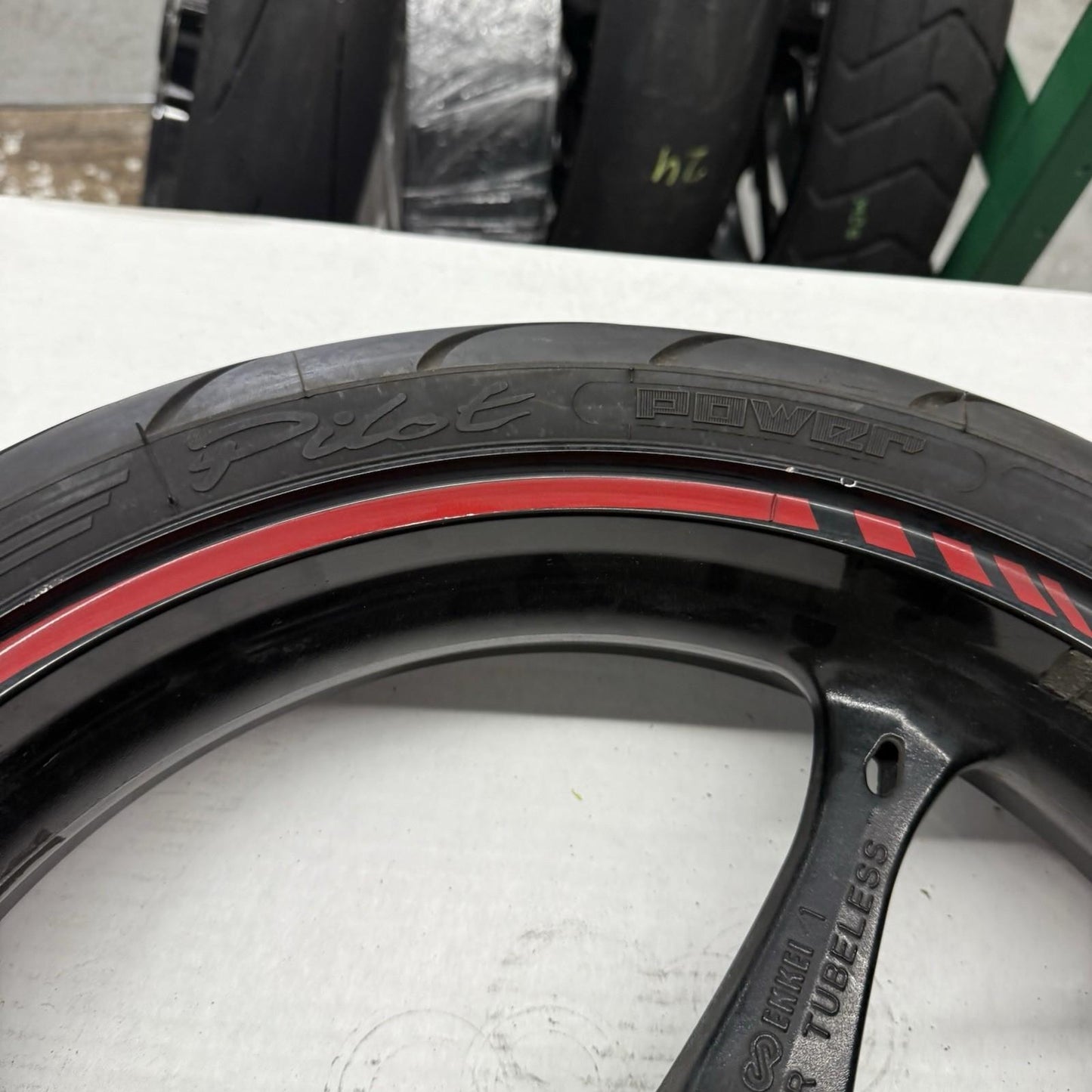 2006 2007 SUZUKI GSXR600 GSXR750 FRONT WHEEL RIM MICHELIN TIRE STRAIGHT