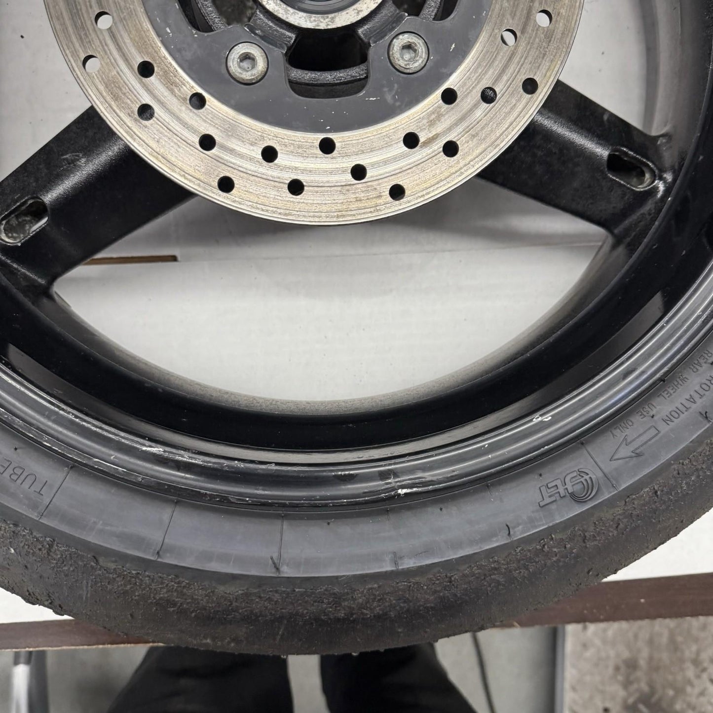 2007 2008 SUZUKI GSXR1000 REAR WHEEL BRAKE ROTOR DUNLOP BLACK RIM TIRE STOCK