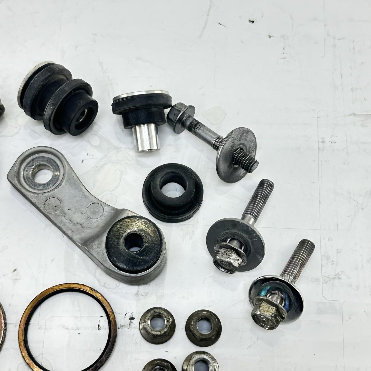 2009 - 2011 YAMAHA YZF R1 FRONT FENDER BOLTS BRACKET HARDWARE SCREWS STOCK