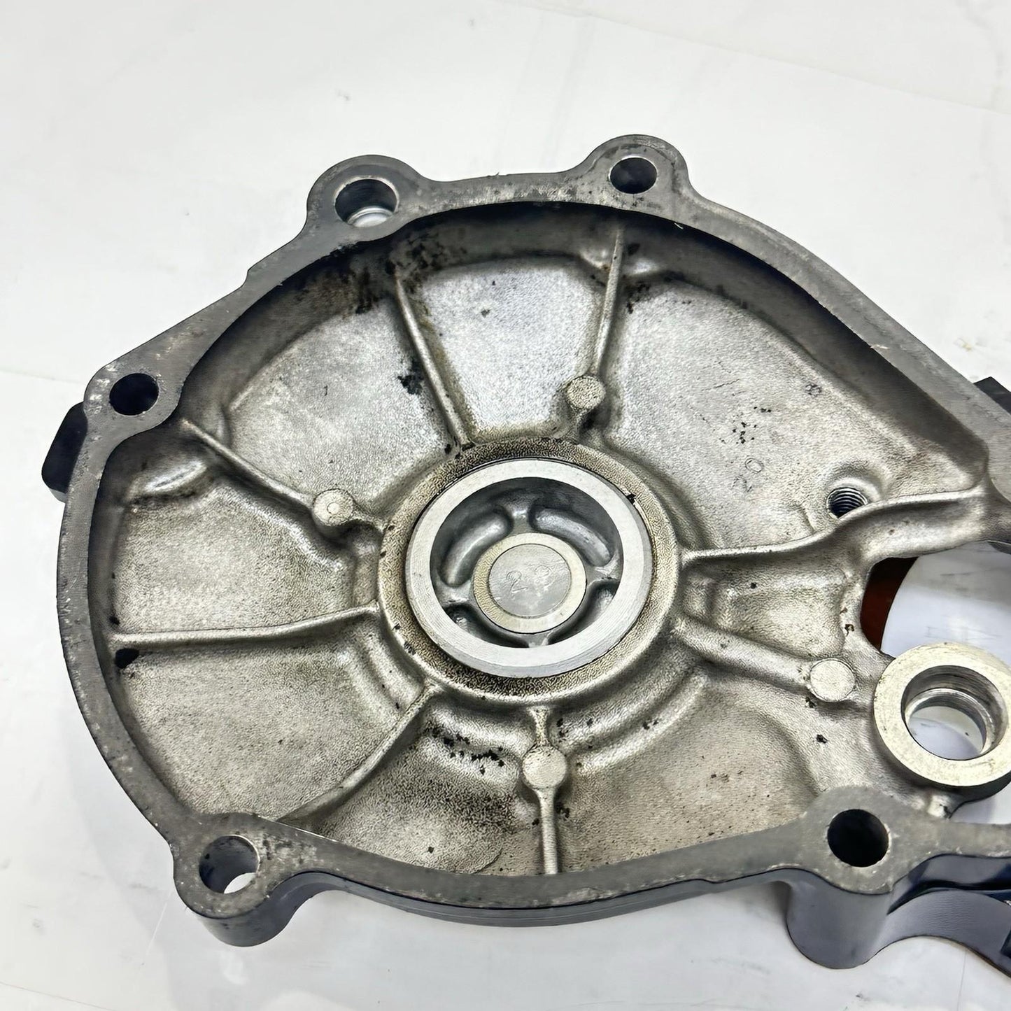 2007 - 2008 SUZUKI GSXR 1000 STARTER CLUTCH COVER GEAR ENGINE MOTOR SIDE PANEL