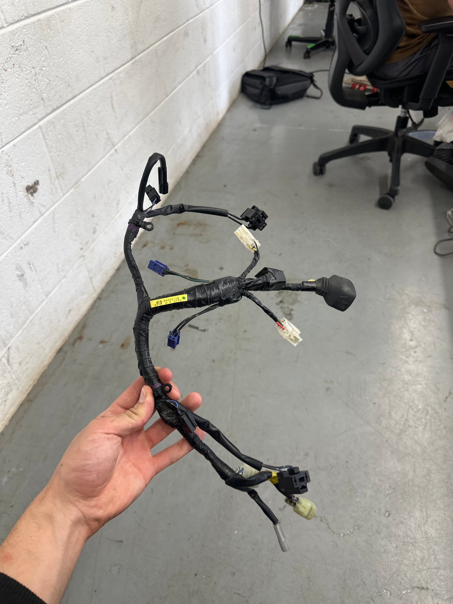 R1 wire