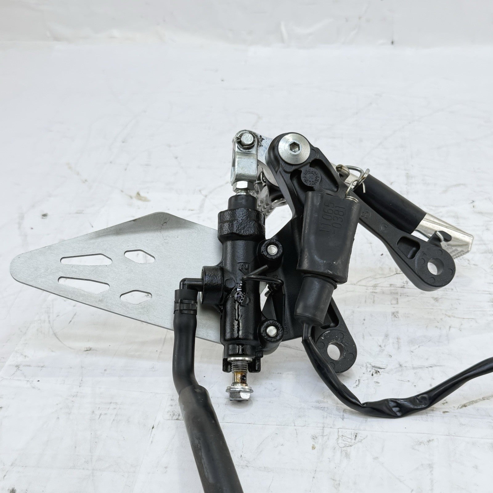 2024 - 2025 KAWASAKI NINJA ZX-6R RIGHT REARSET FOOT PEG BRAKE