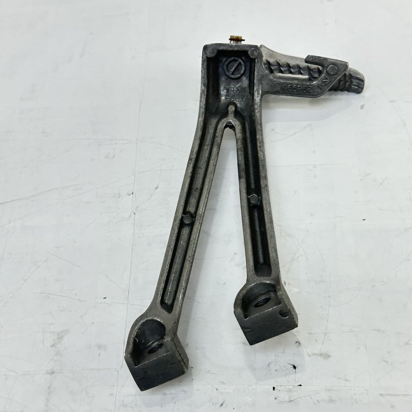 2006 2007 SUZUKI GSXR 600 GSXR 750 PASSENGER PEGS REAR FOOT REST LEFT RIGHT SET