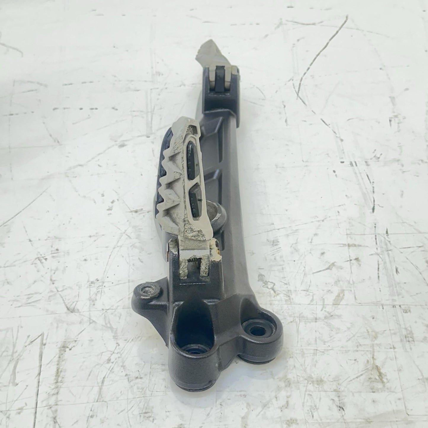 2016 - 2018 DUCATI HYPERMOTARD 939 FOOT REST PEGS PLATE BRACKET HOLDER *SCUFFED*