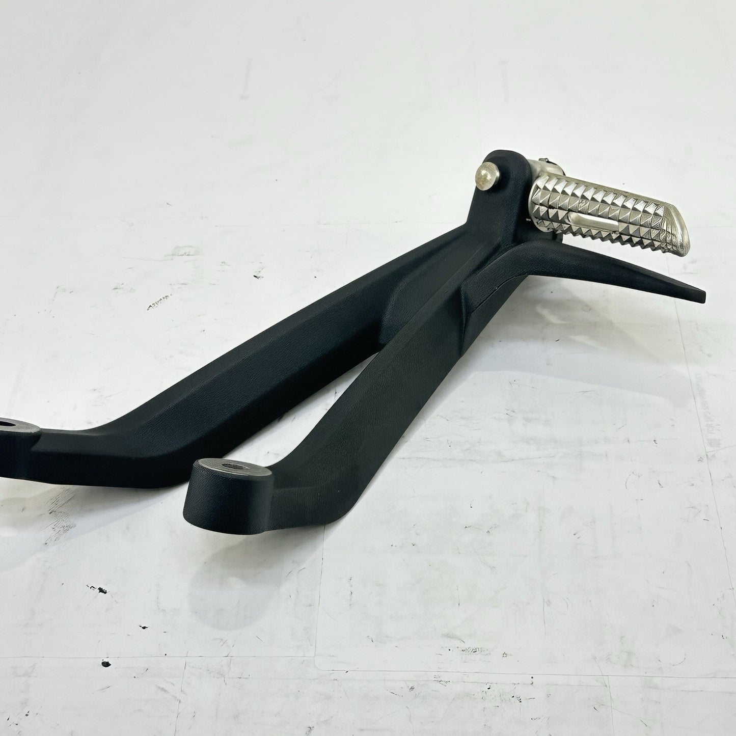 2013 - 2017 TRIUMPH DAYTONA 675R PASSENGER PEGS REAR FOOT REST LEFT RIGHT SET