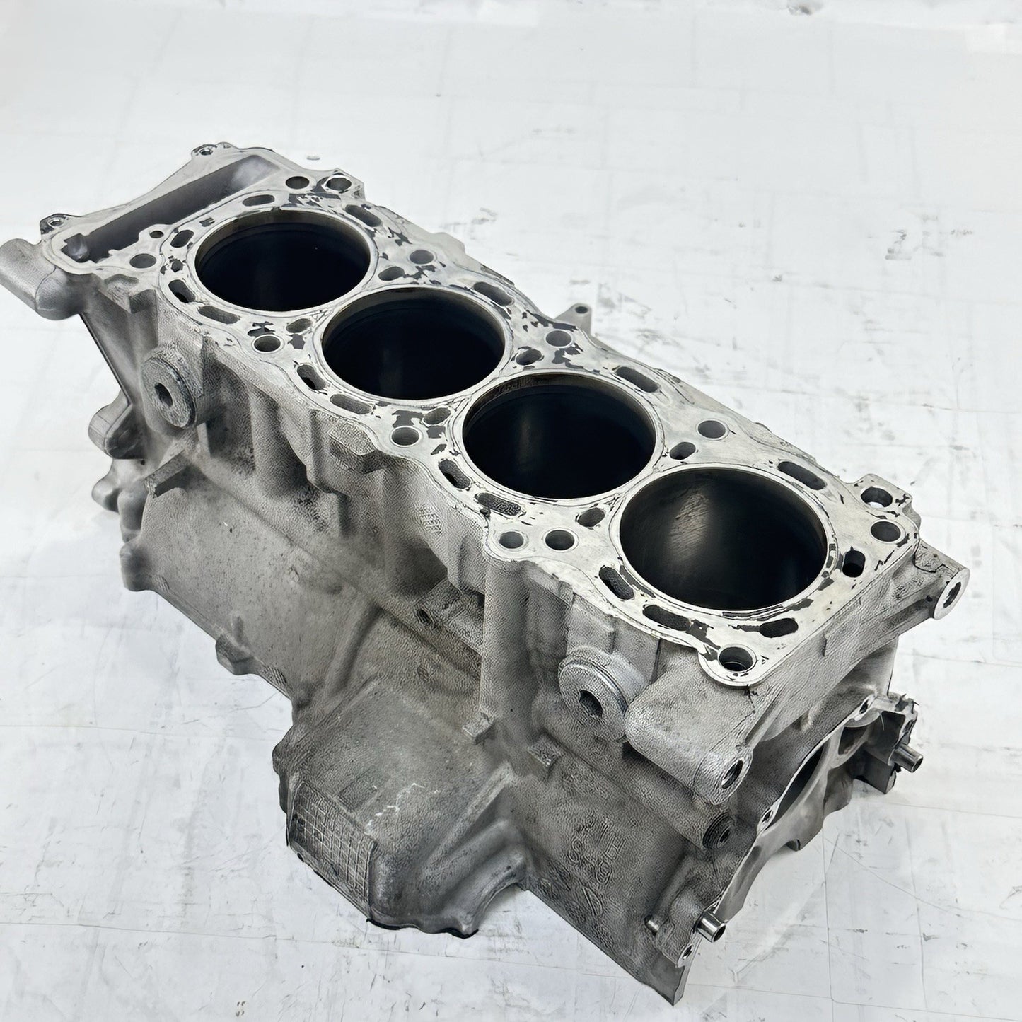 2007 - 2008 SUZUKI GSXR 1000 CRANK CASE UPPER BLOCK ENGINE MOTOR SILVER STOCK