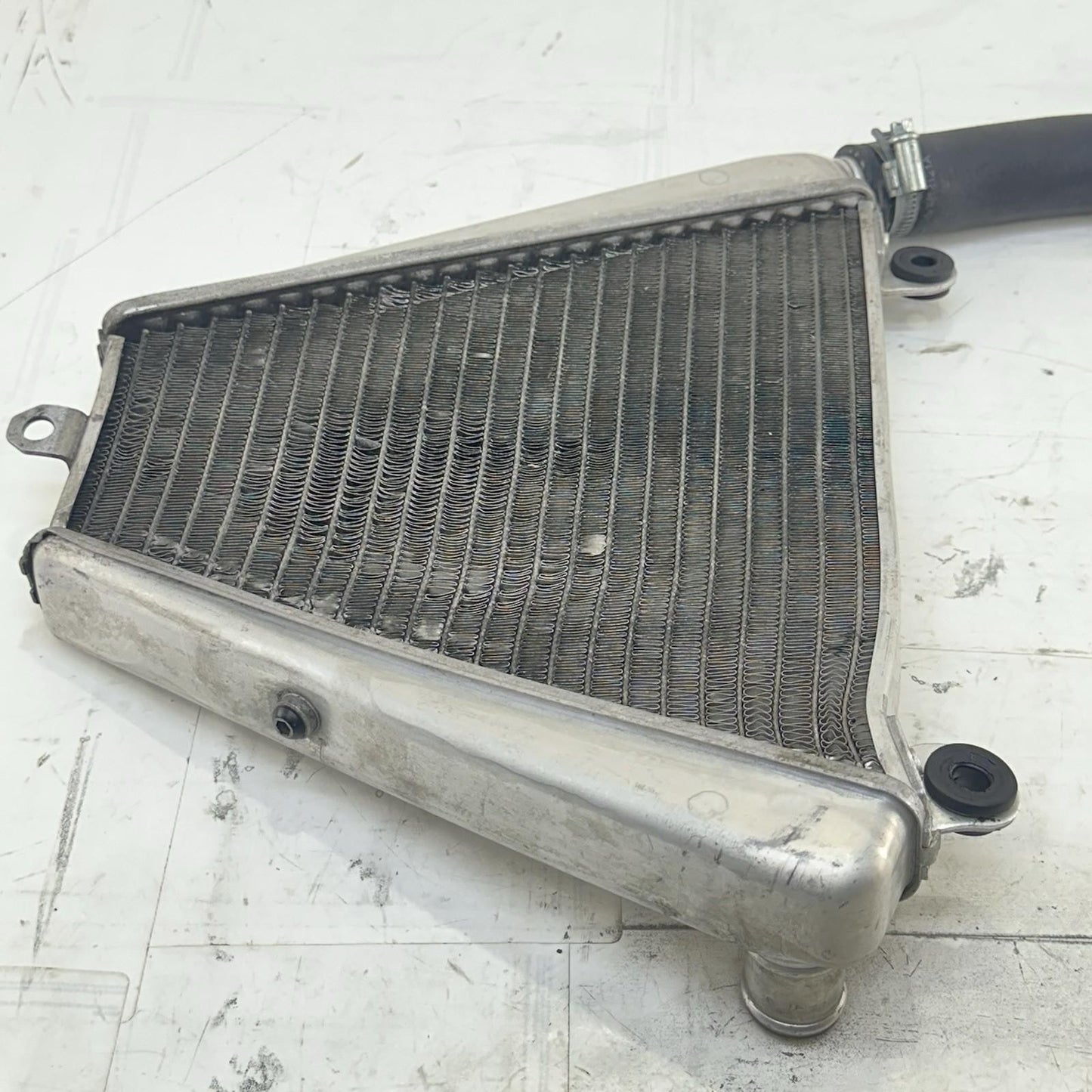2016 - 2019 DUCATI 959 PANIGALE LOWER RADIATOR ENGINE OIL COOLER MOTOR *BENT*